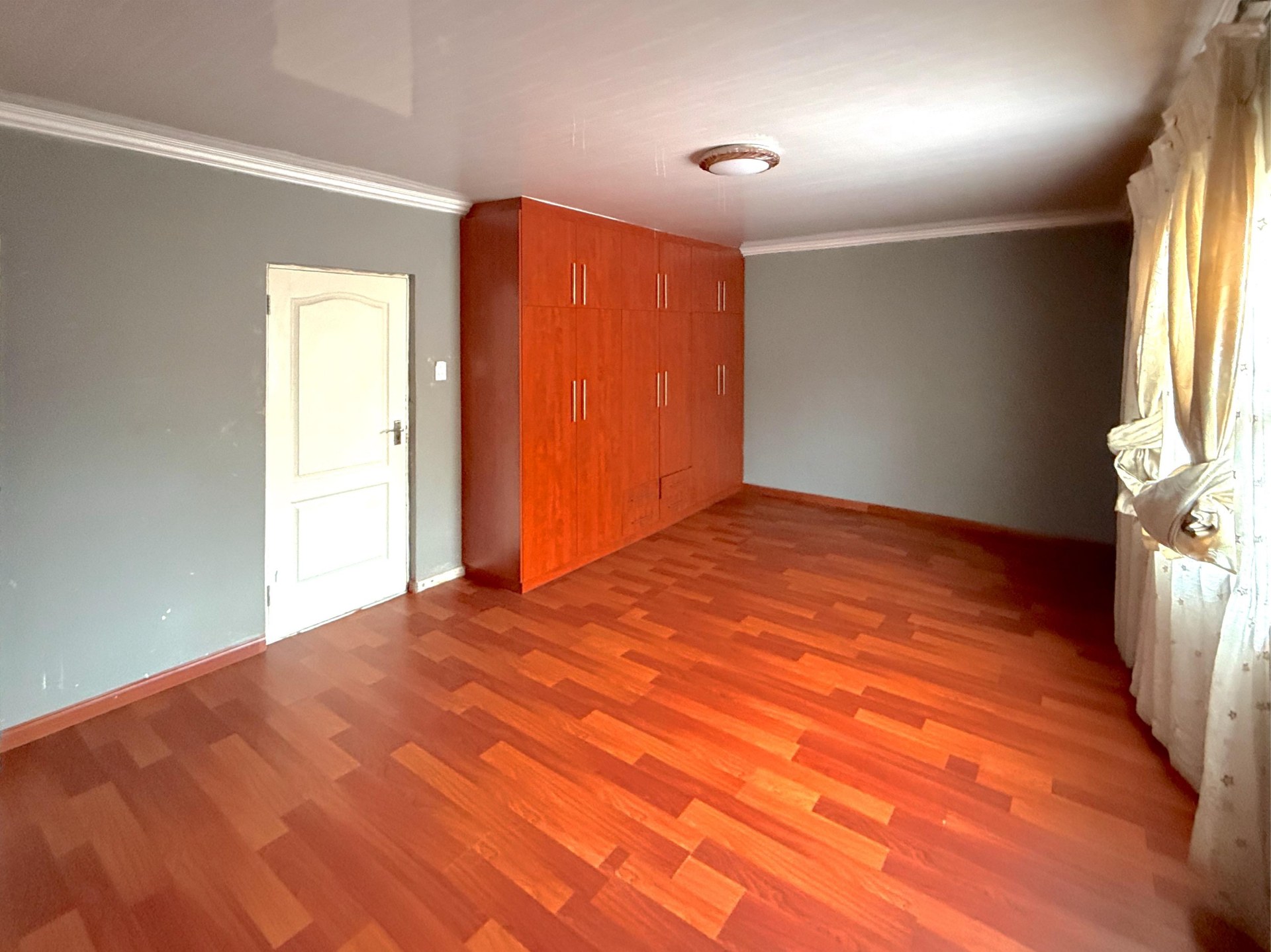Property photograph 4