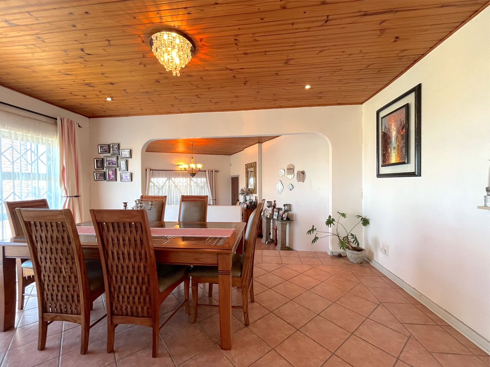 Property photograph 5