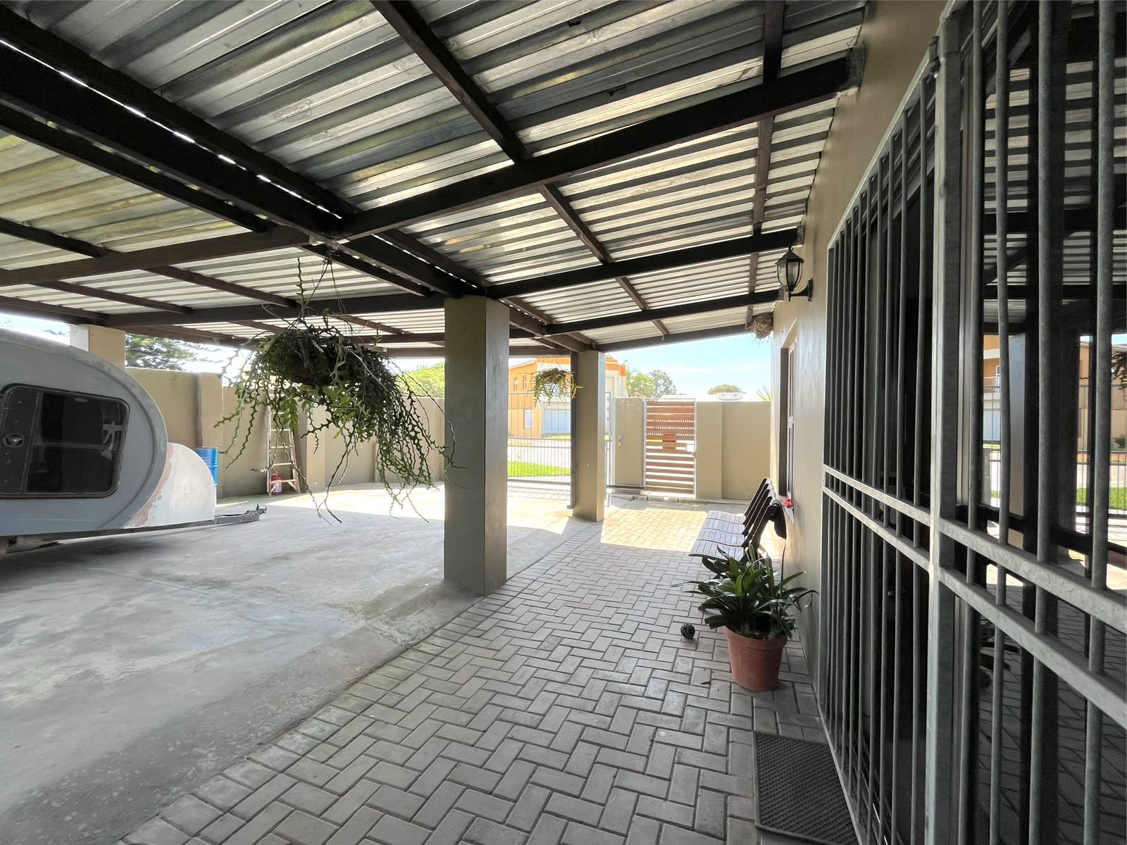 Property photograph 4