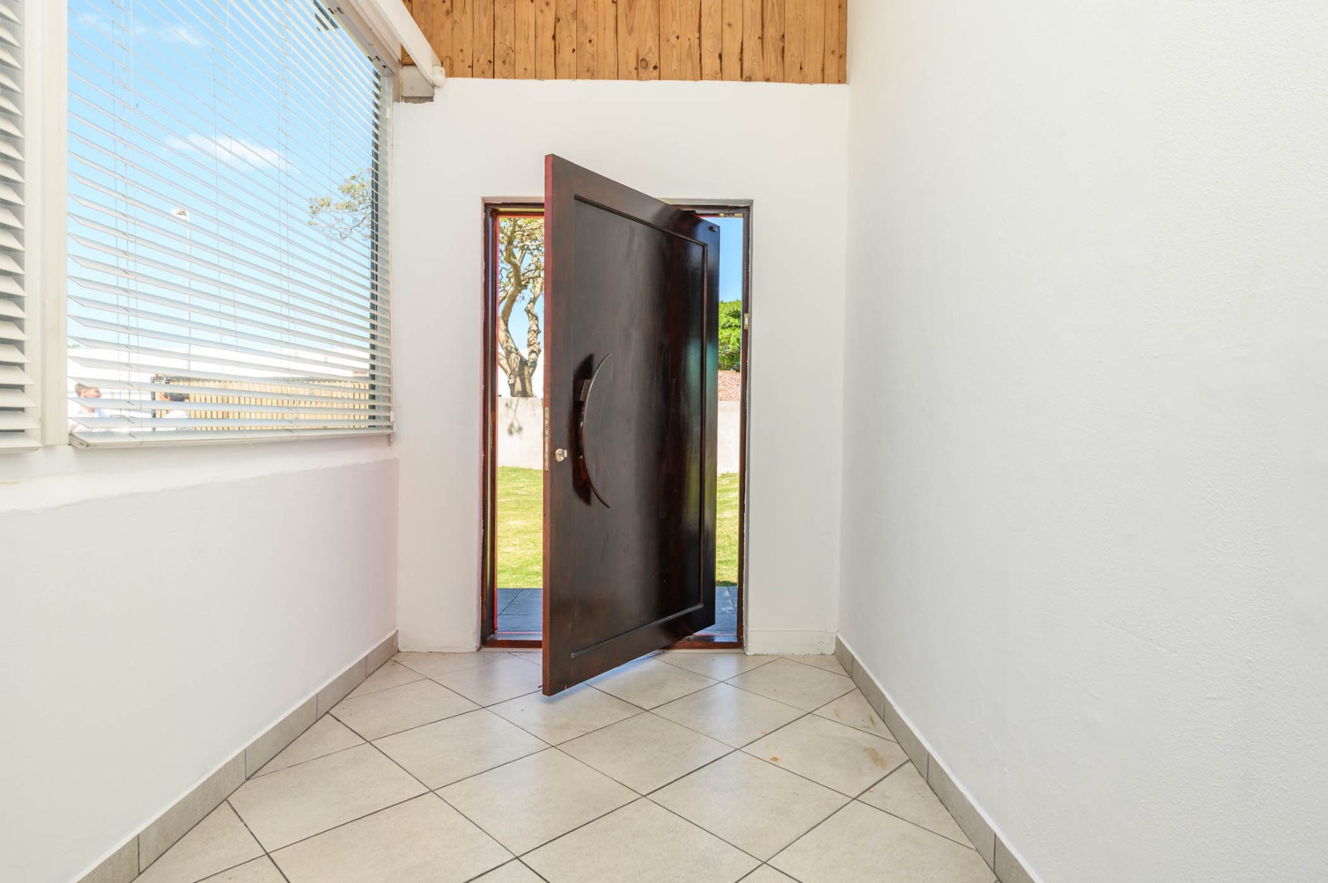 Property photograph 3