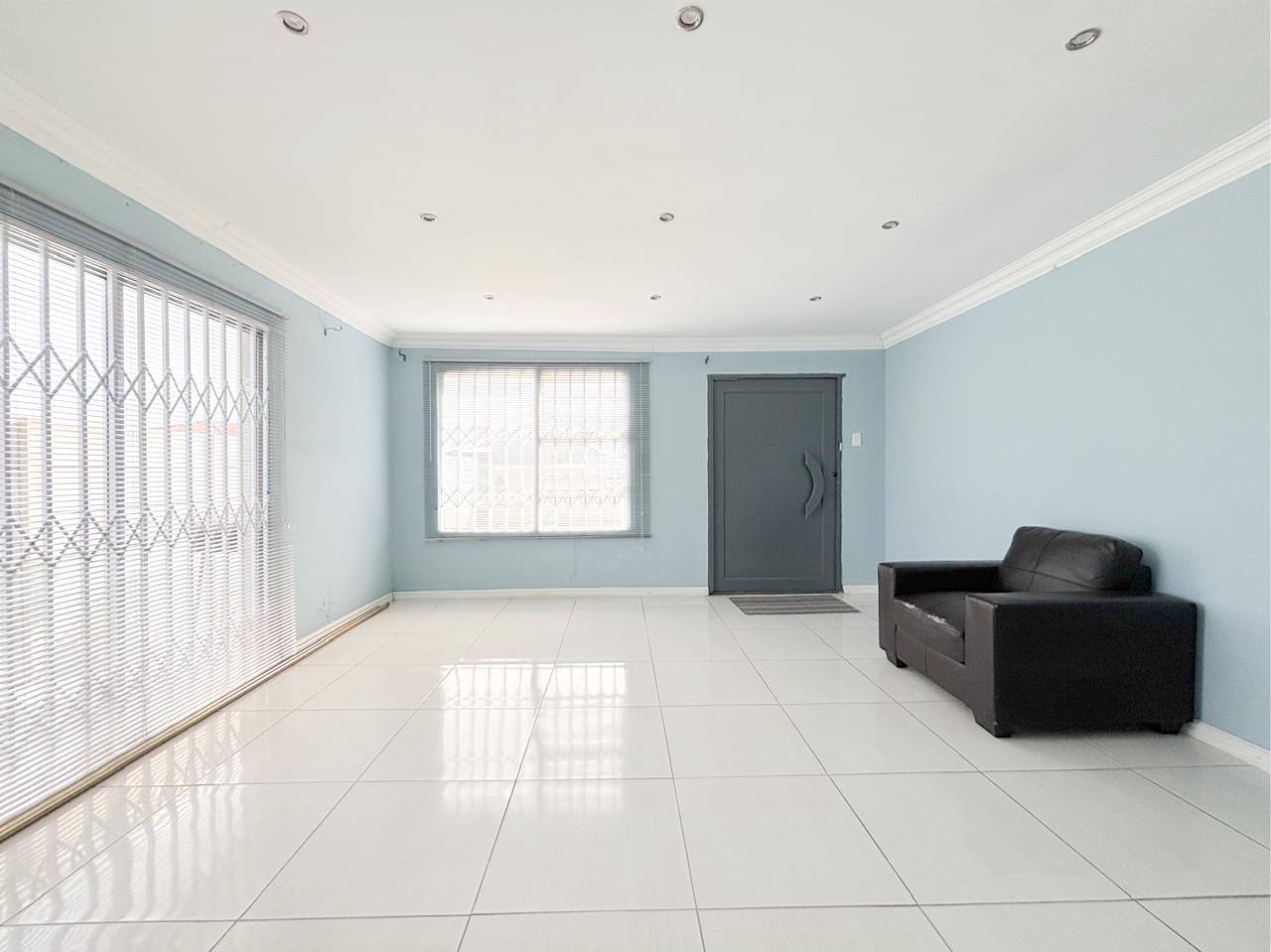 Property photograph 3