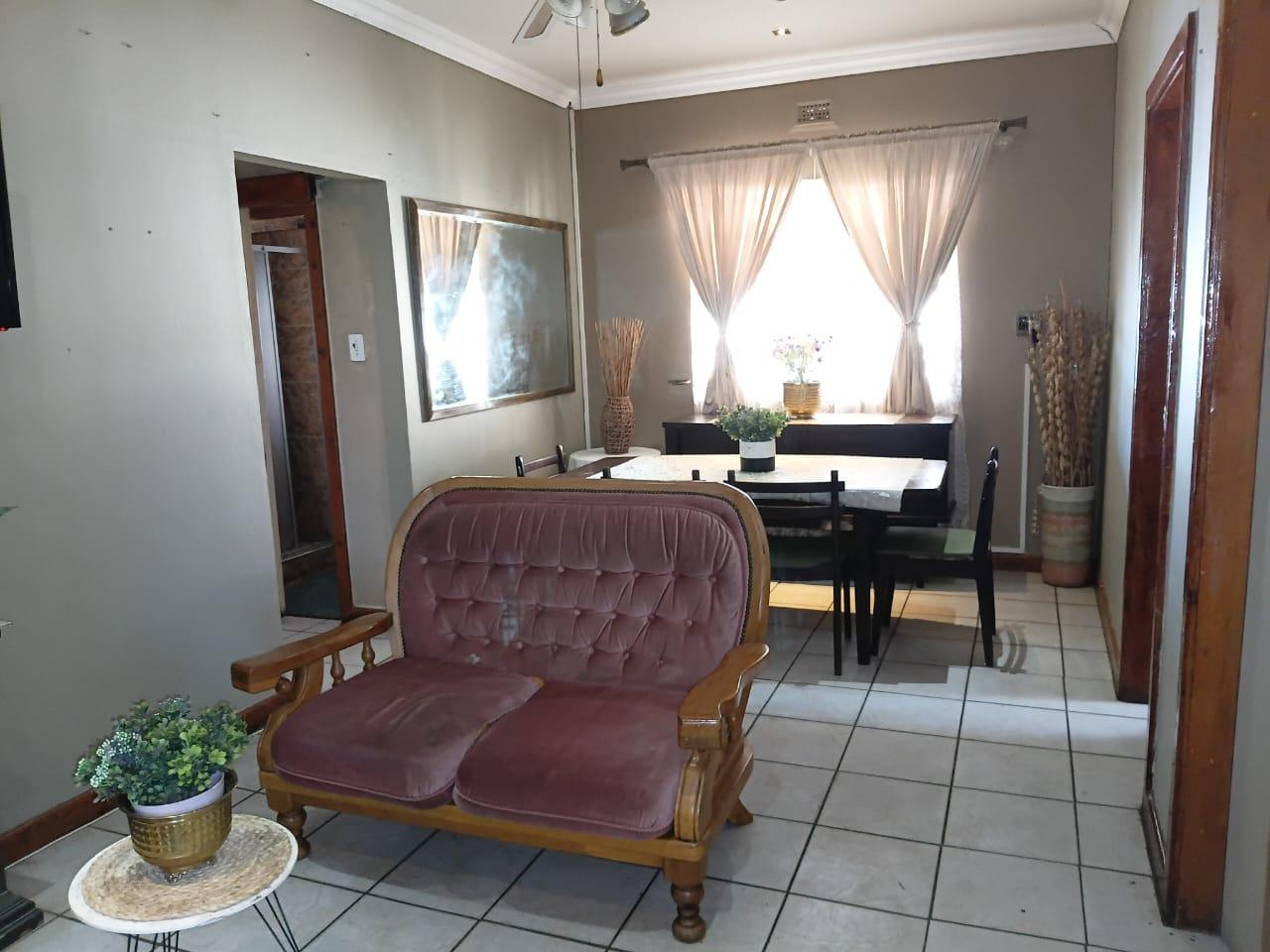 Property photograph 3