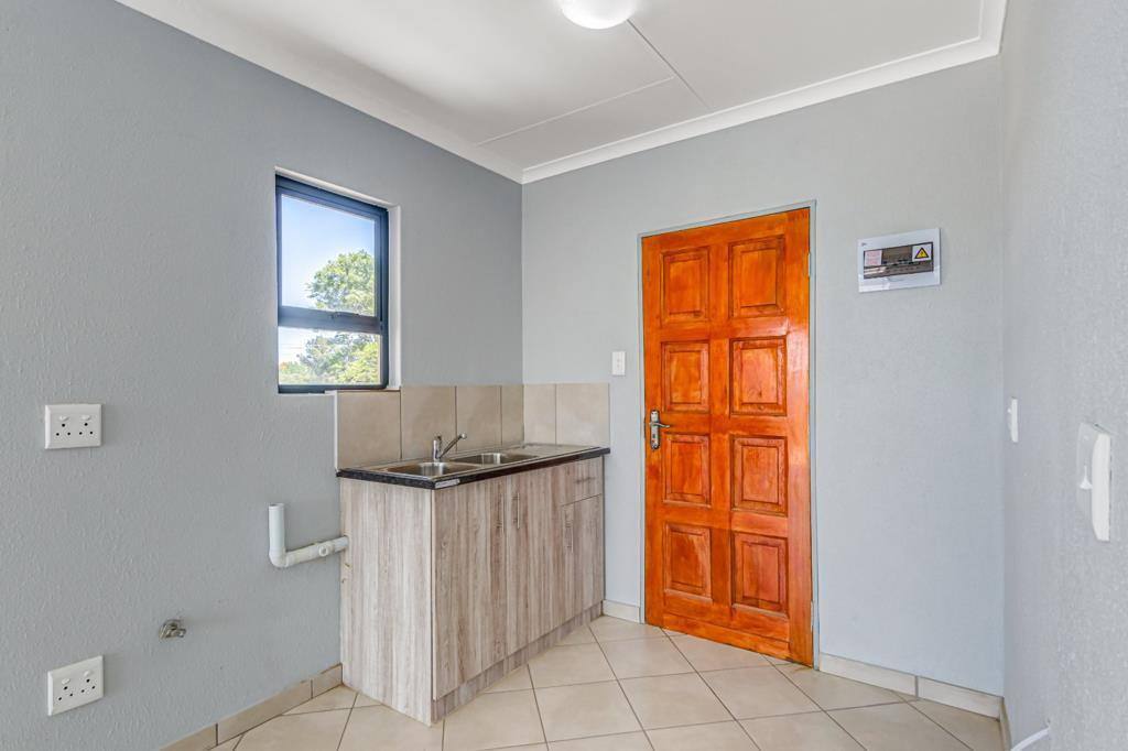 Property photograph 5