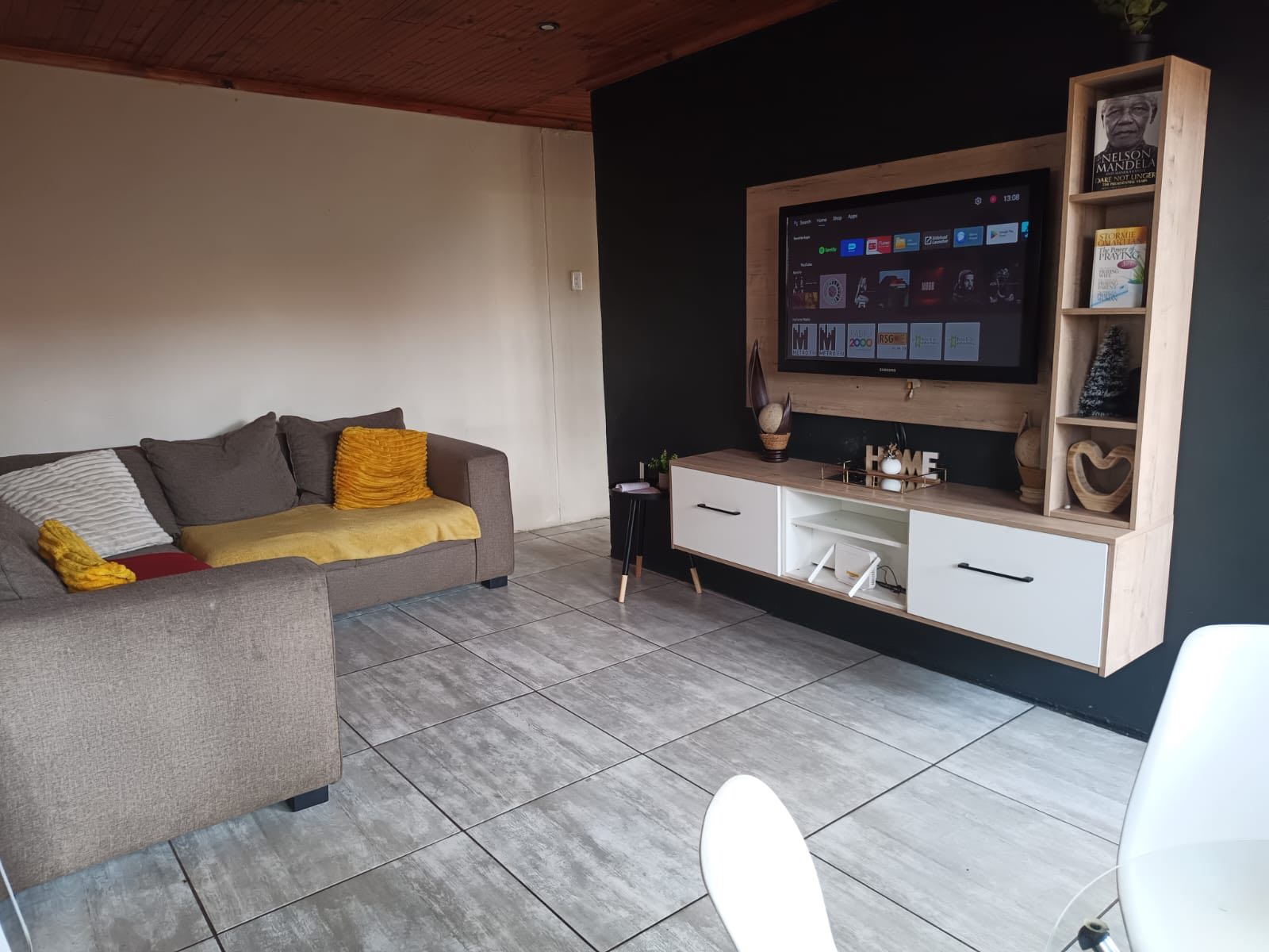 Property photograph 3