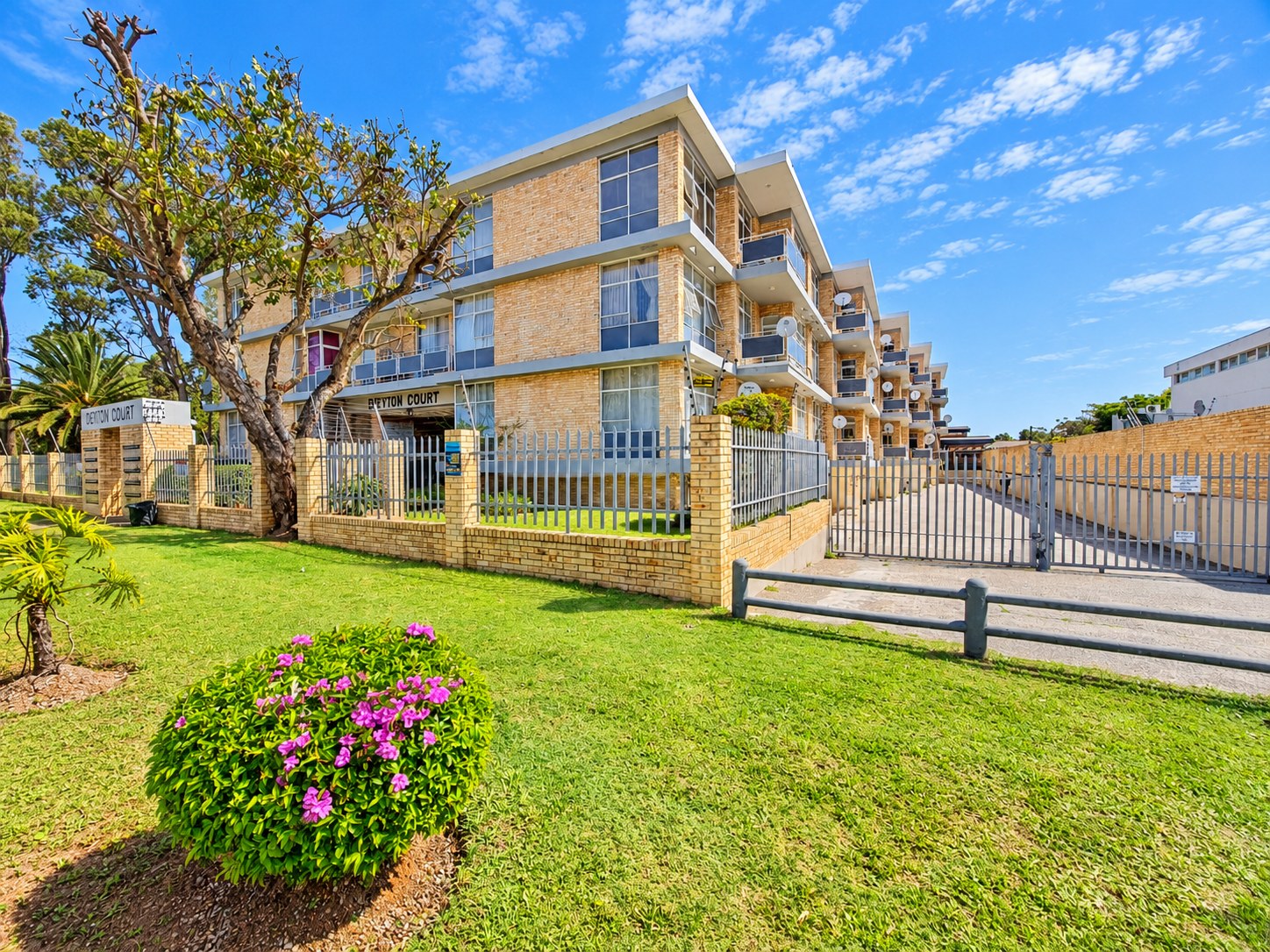 Property photograph 3