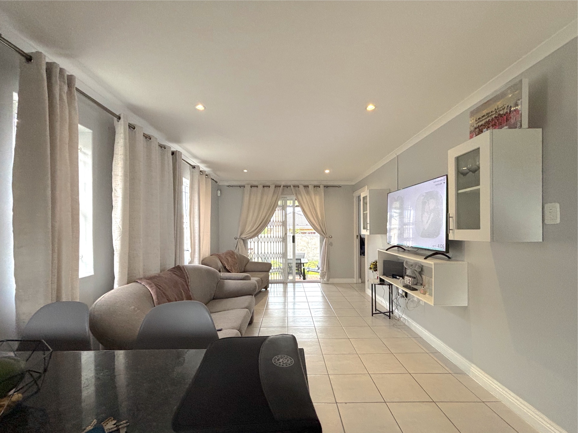 Property photograph 3