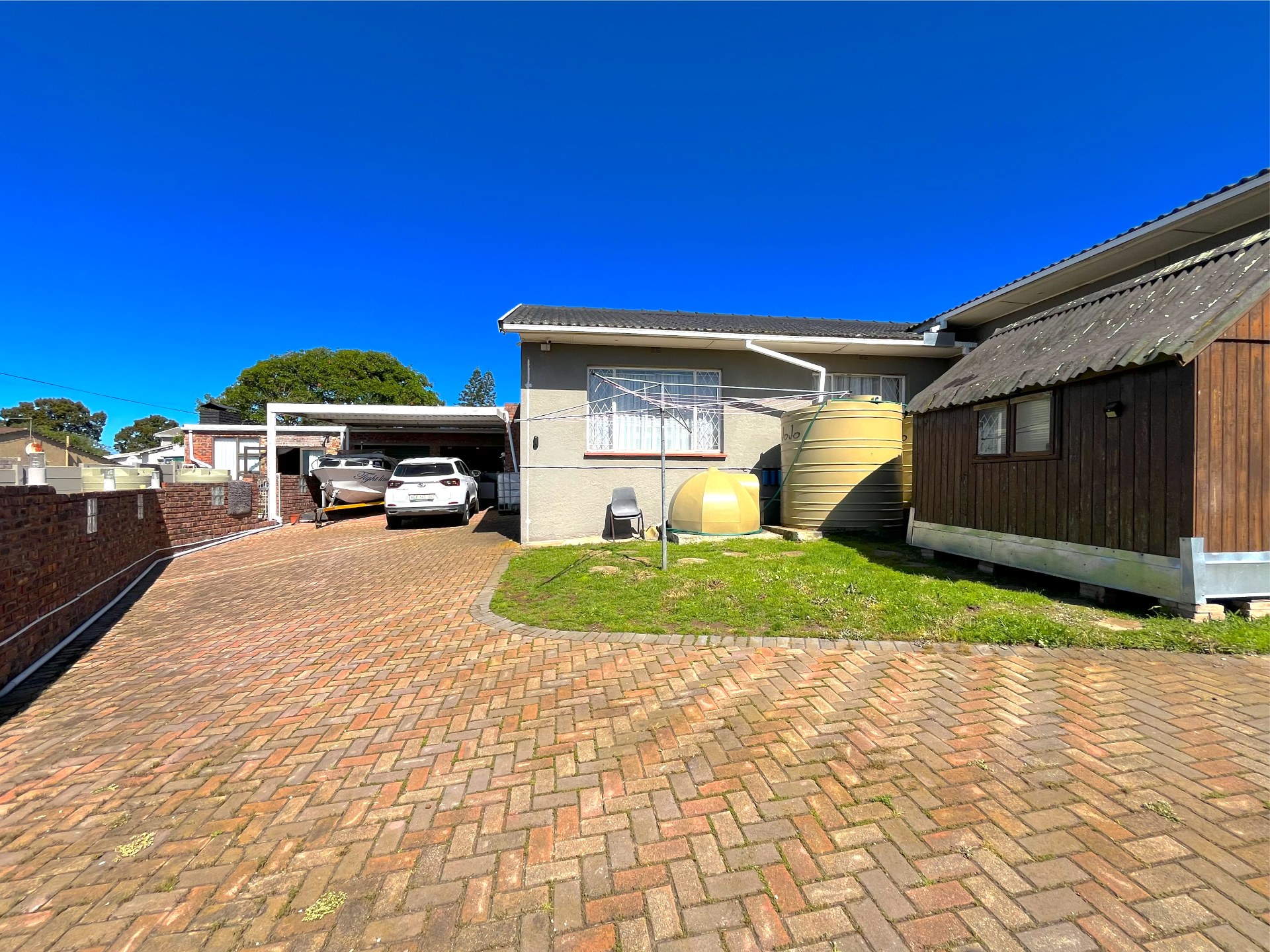 Property photograph 4