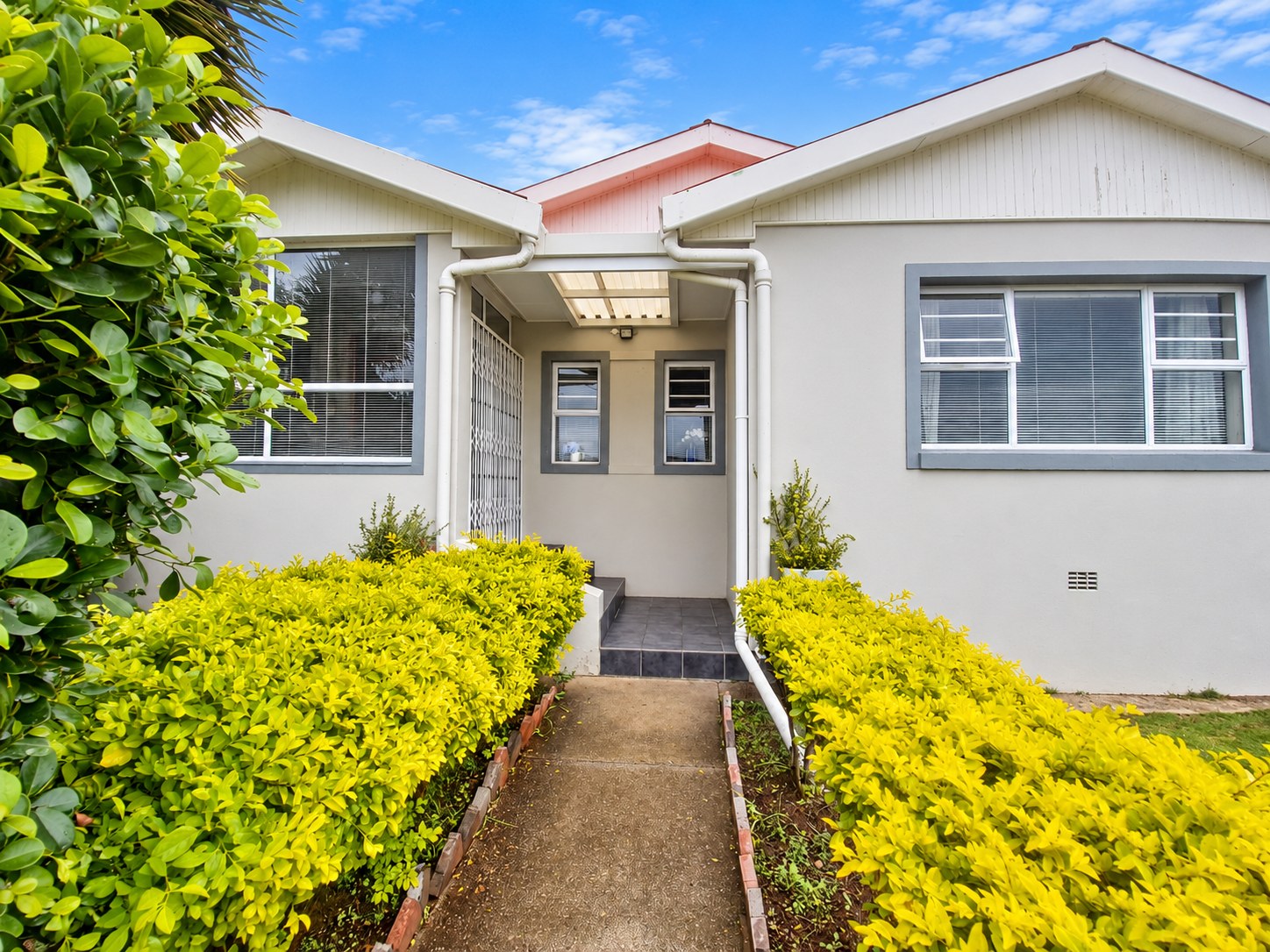 Property photograph 4