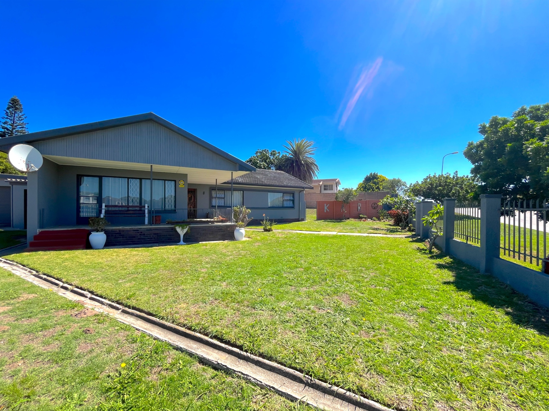 Property photograph 3