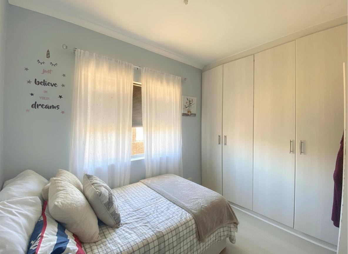 Property photograph 5