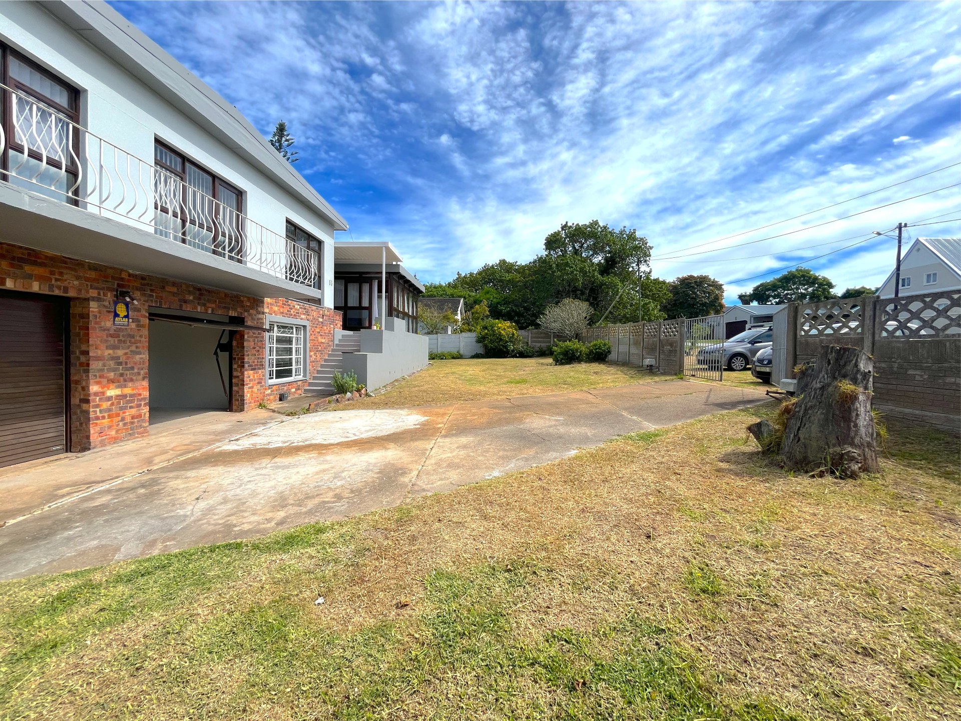 Property photograph 3
