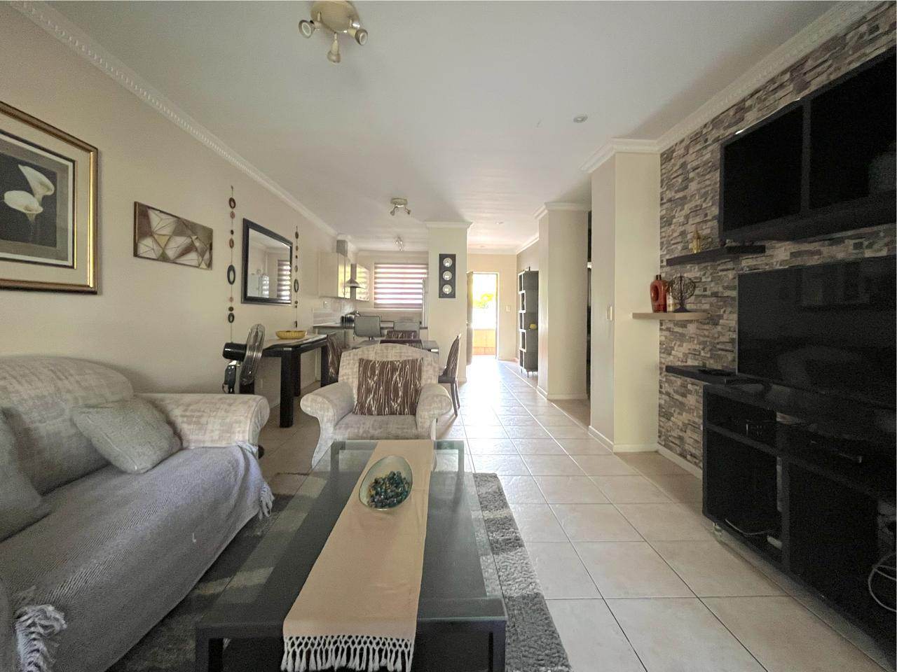 Property photograph 3