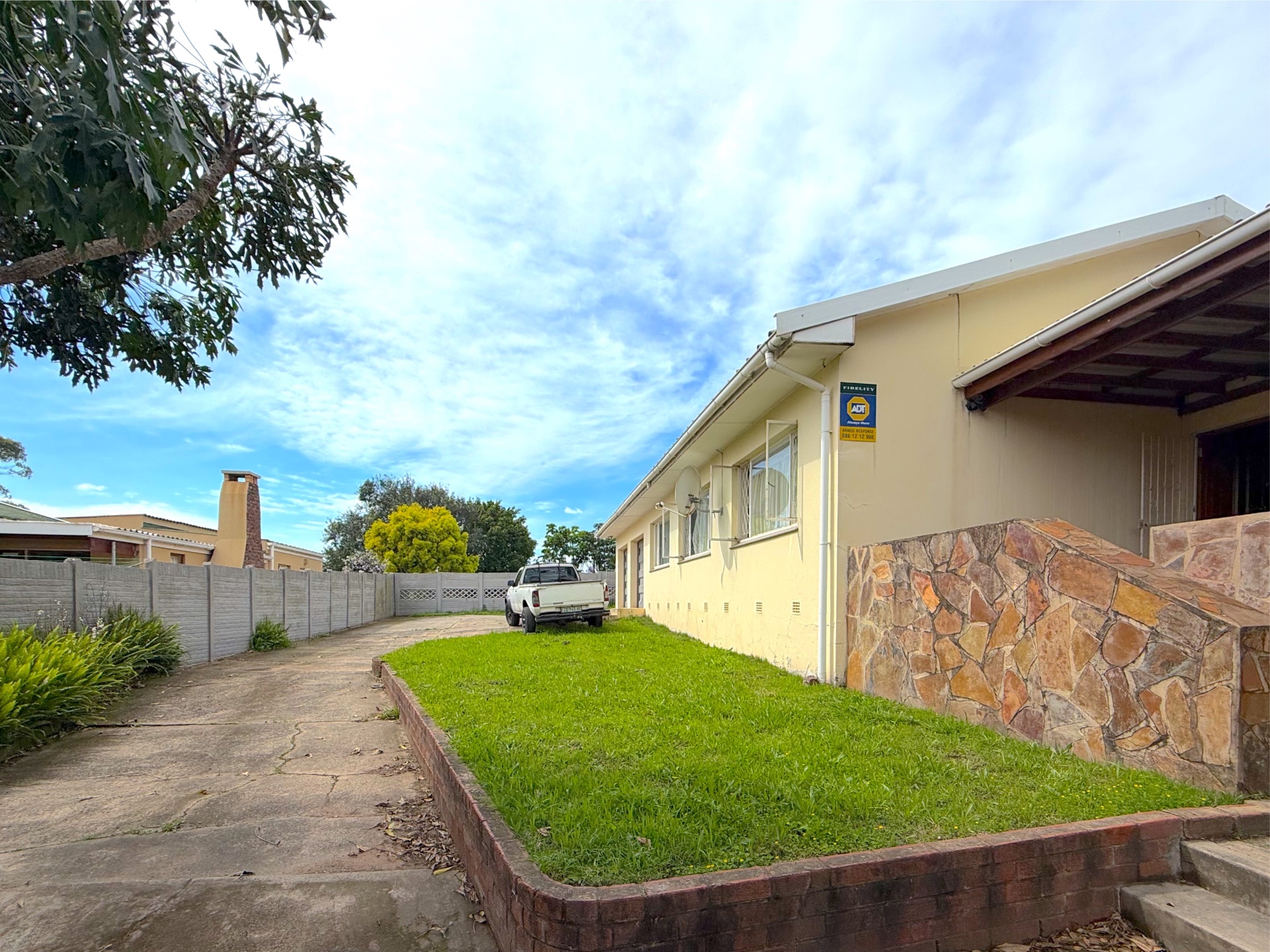 Property photograph 2