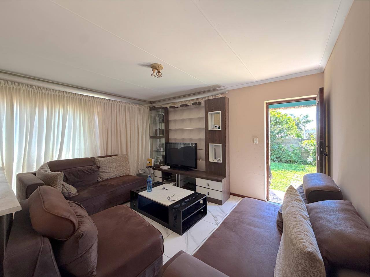 Property photograph 5