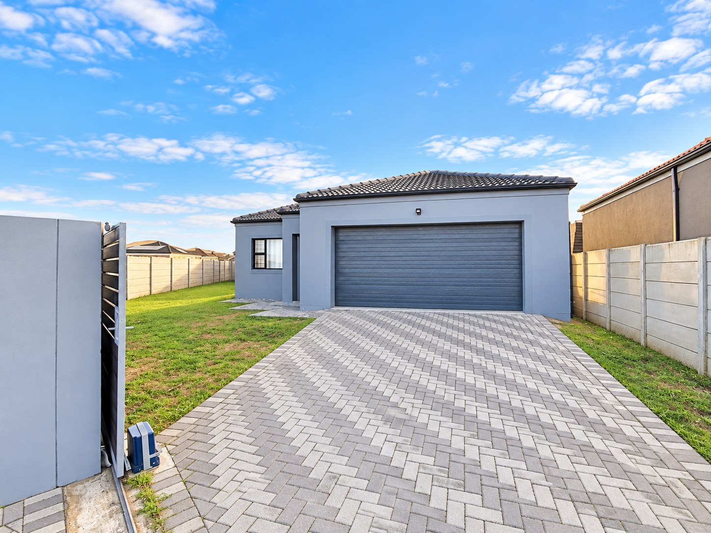 Spacious Three Bedroom Family Home With Two Bathrooms And Garage In Parsons Ridge