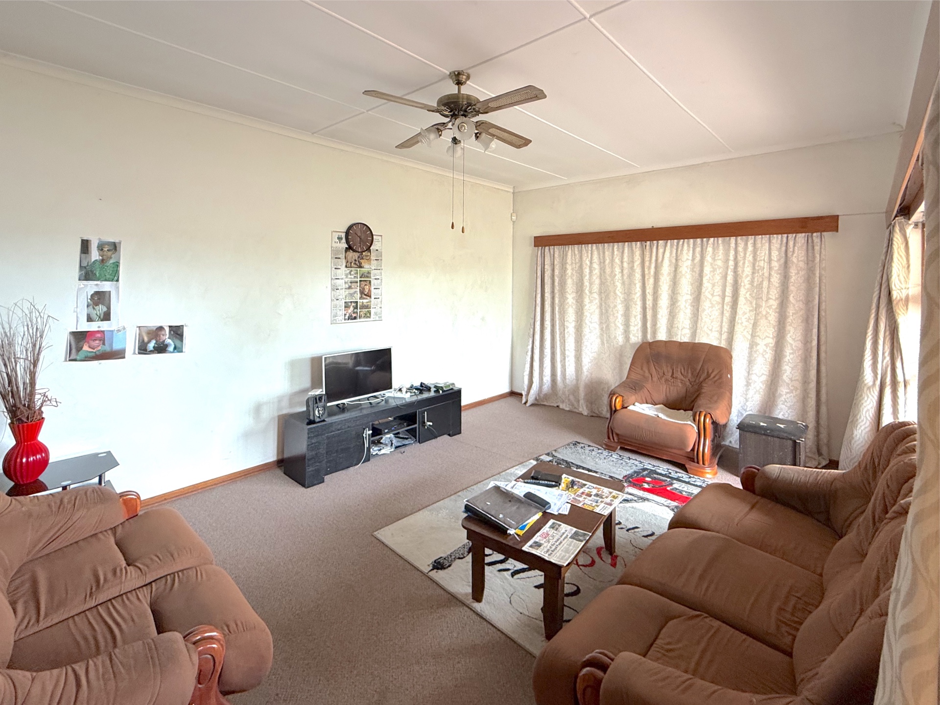 Property photograph 5