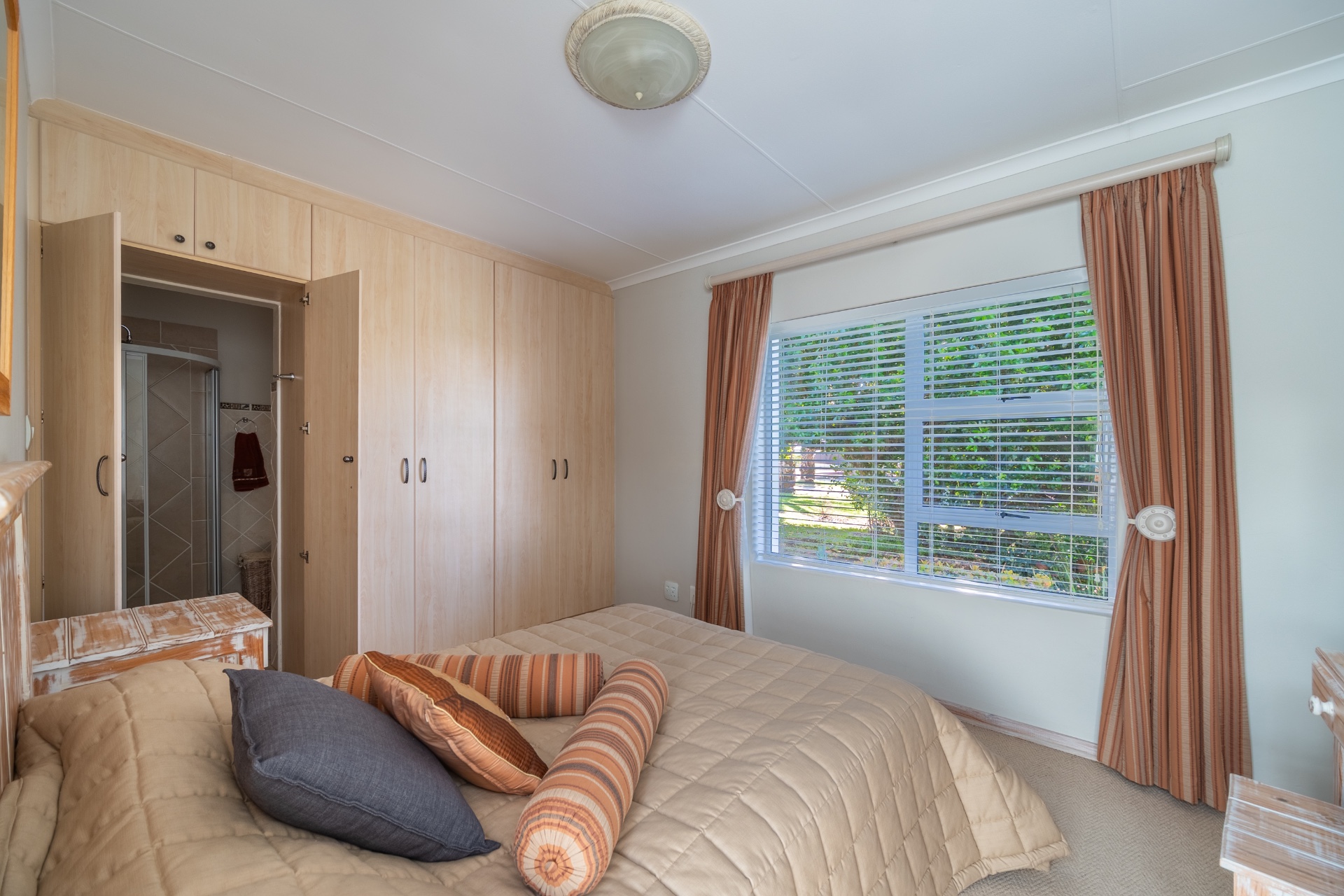 Property photograph 3