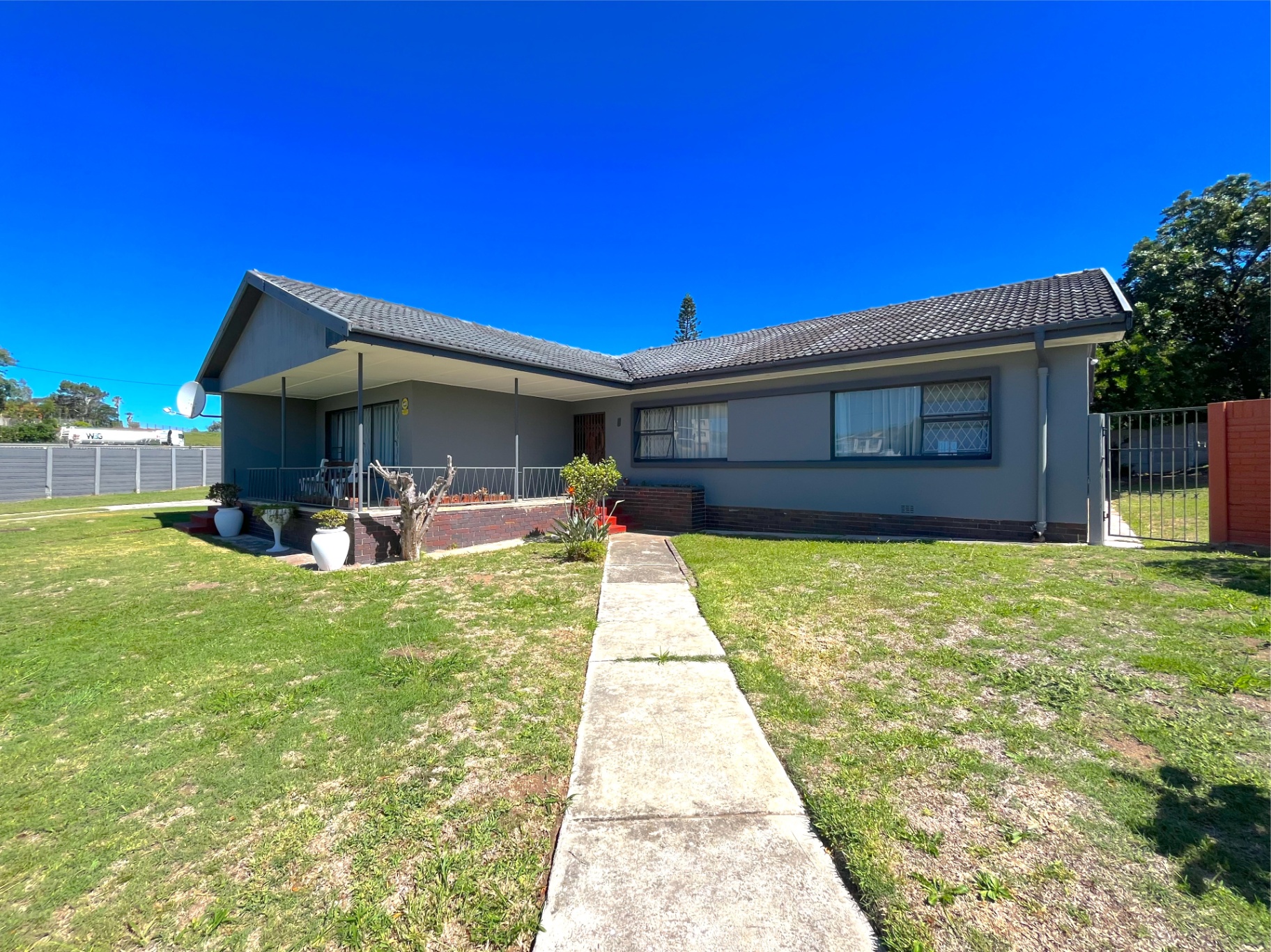 Property photograph 2