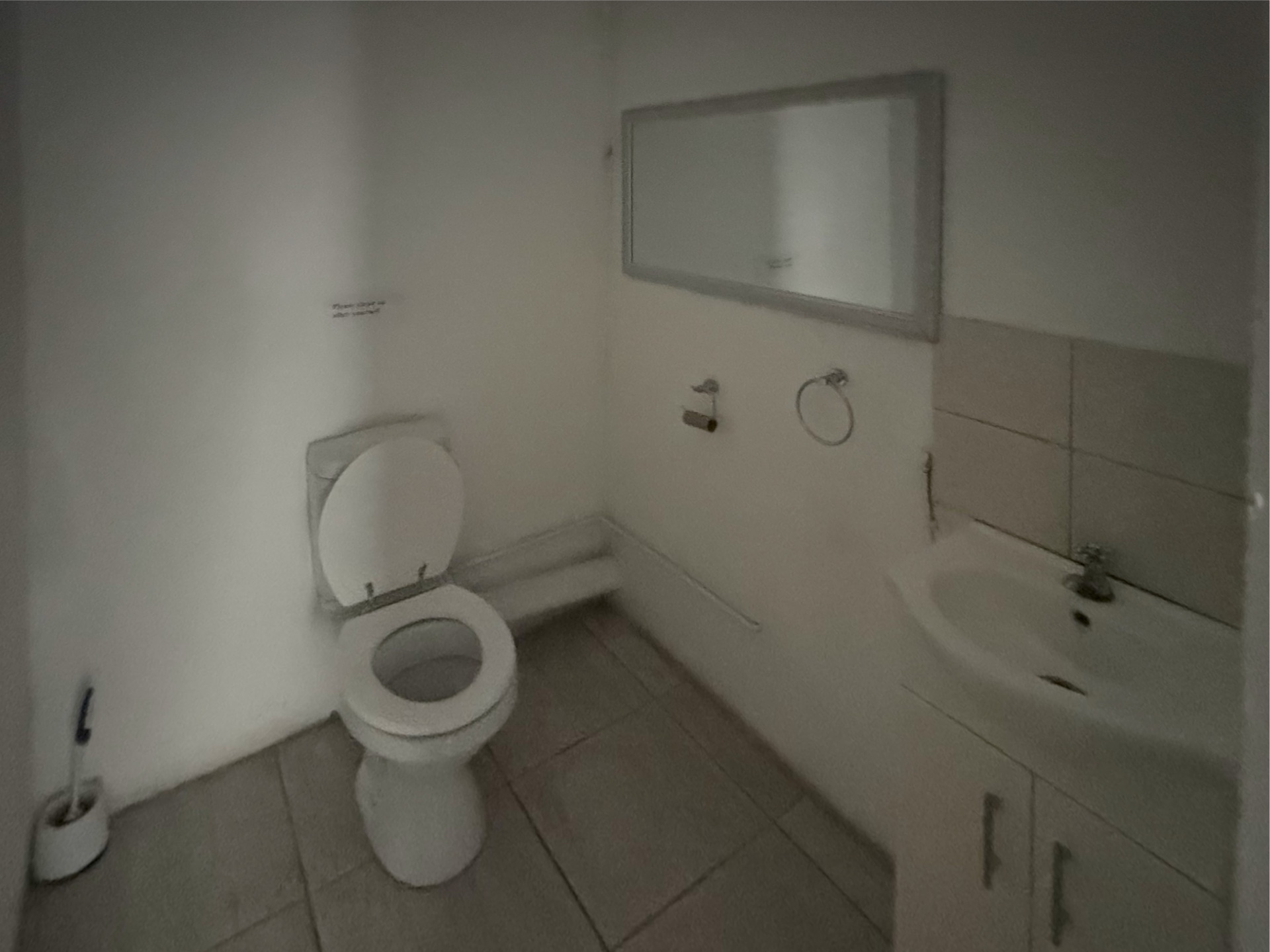 Property photograph 5