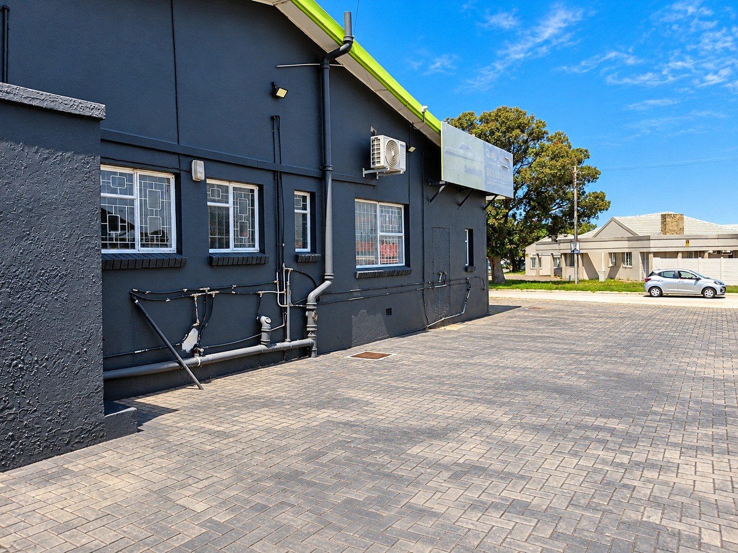 Property photograph 5
