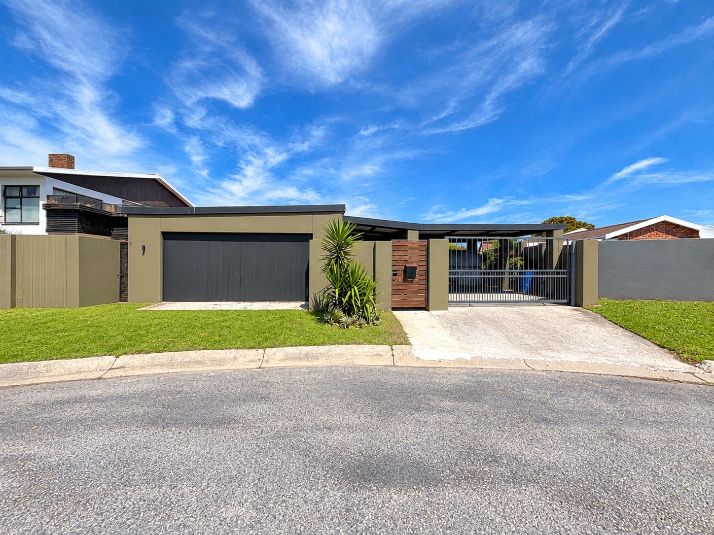 Spacious Family Home with Exceptional Flatlet in Kabega Park