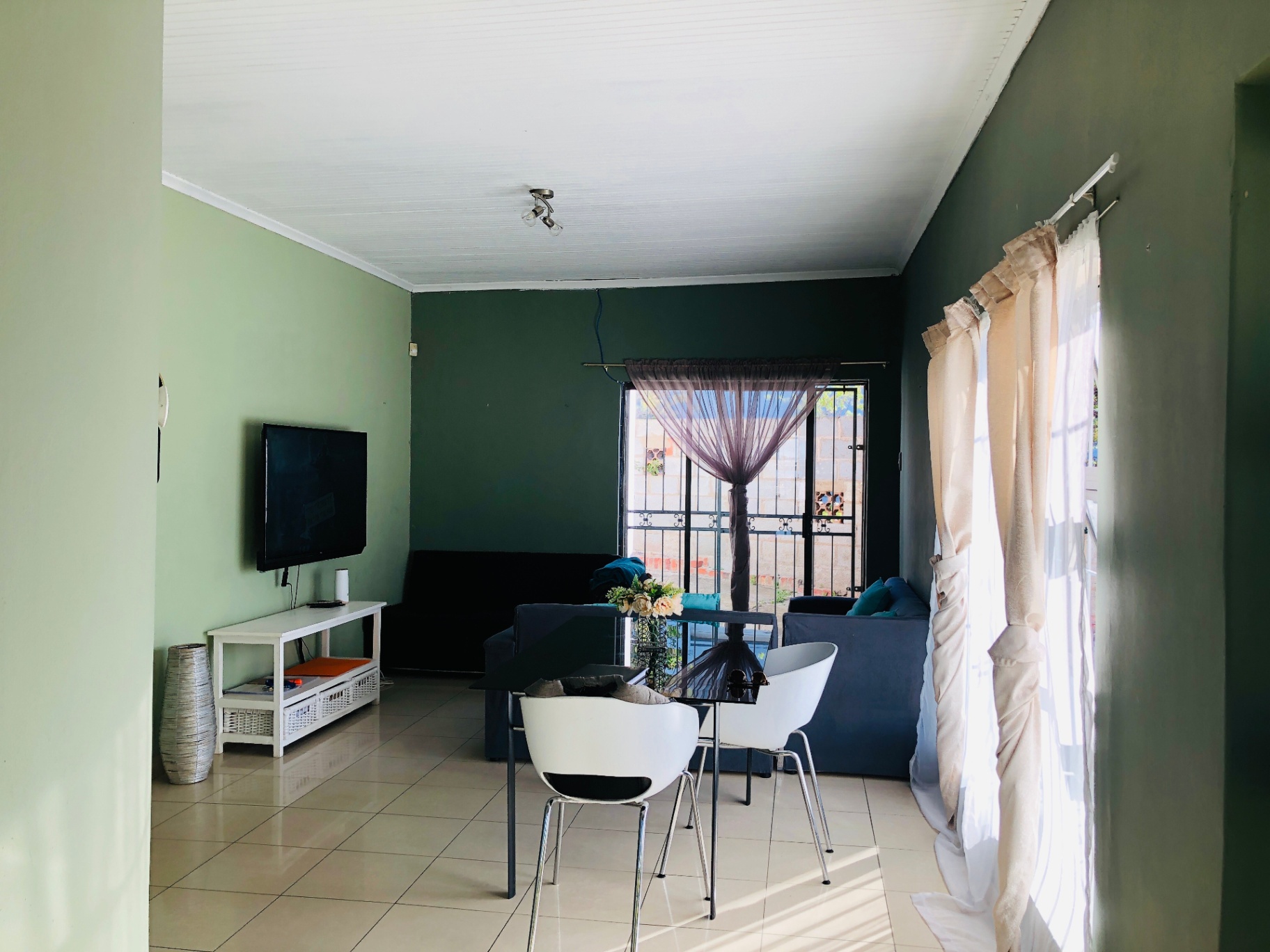 Property photograph 5
