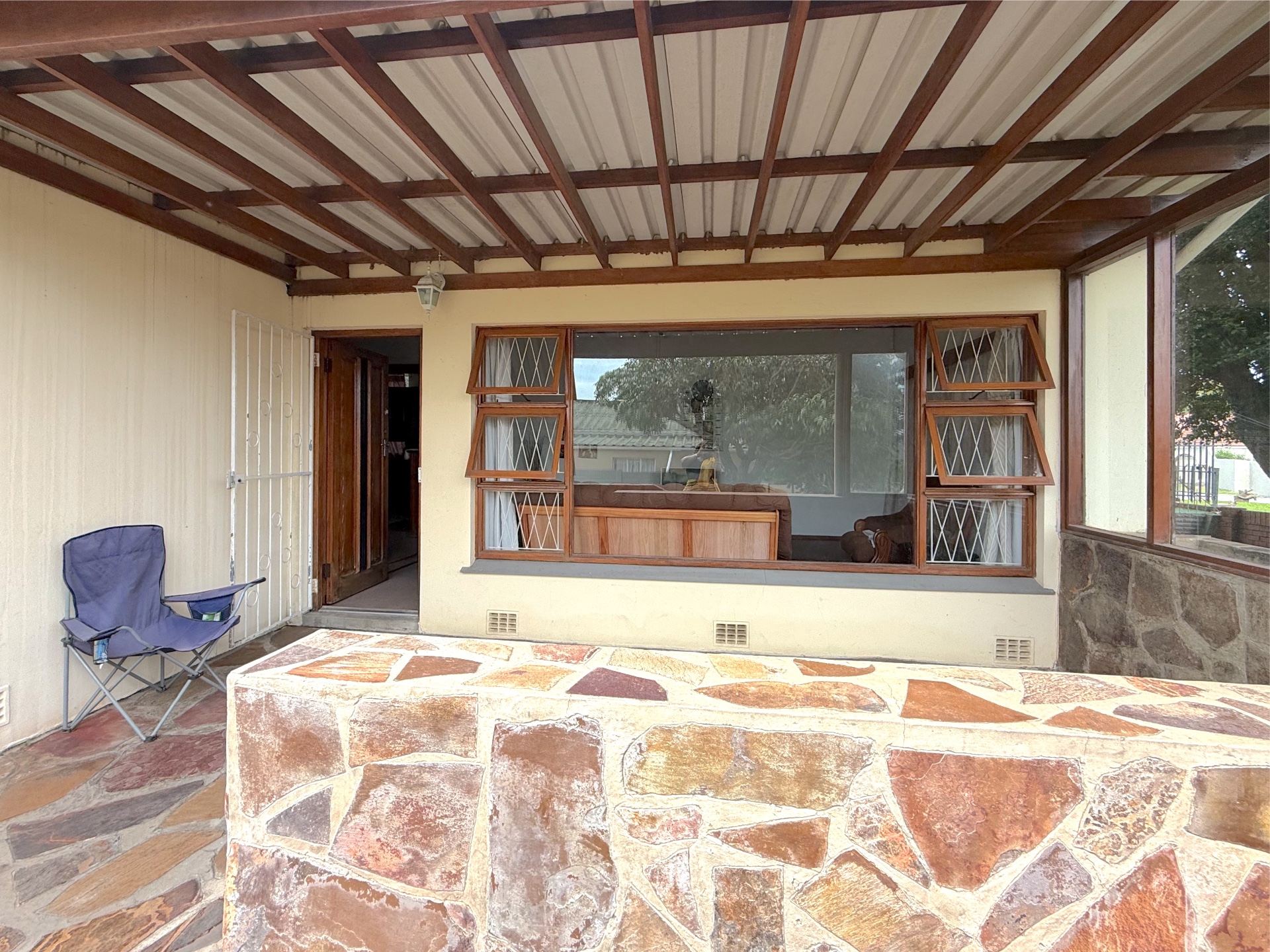 Property photograph 3