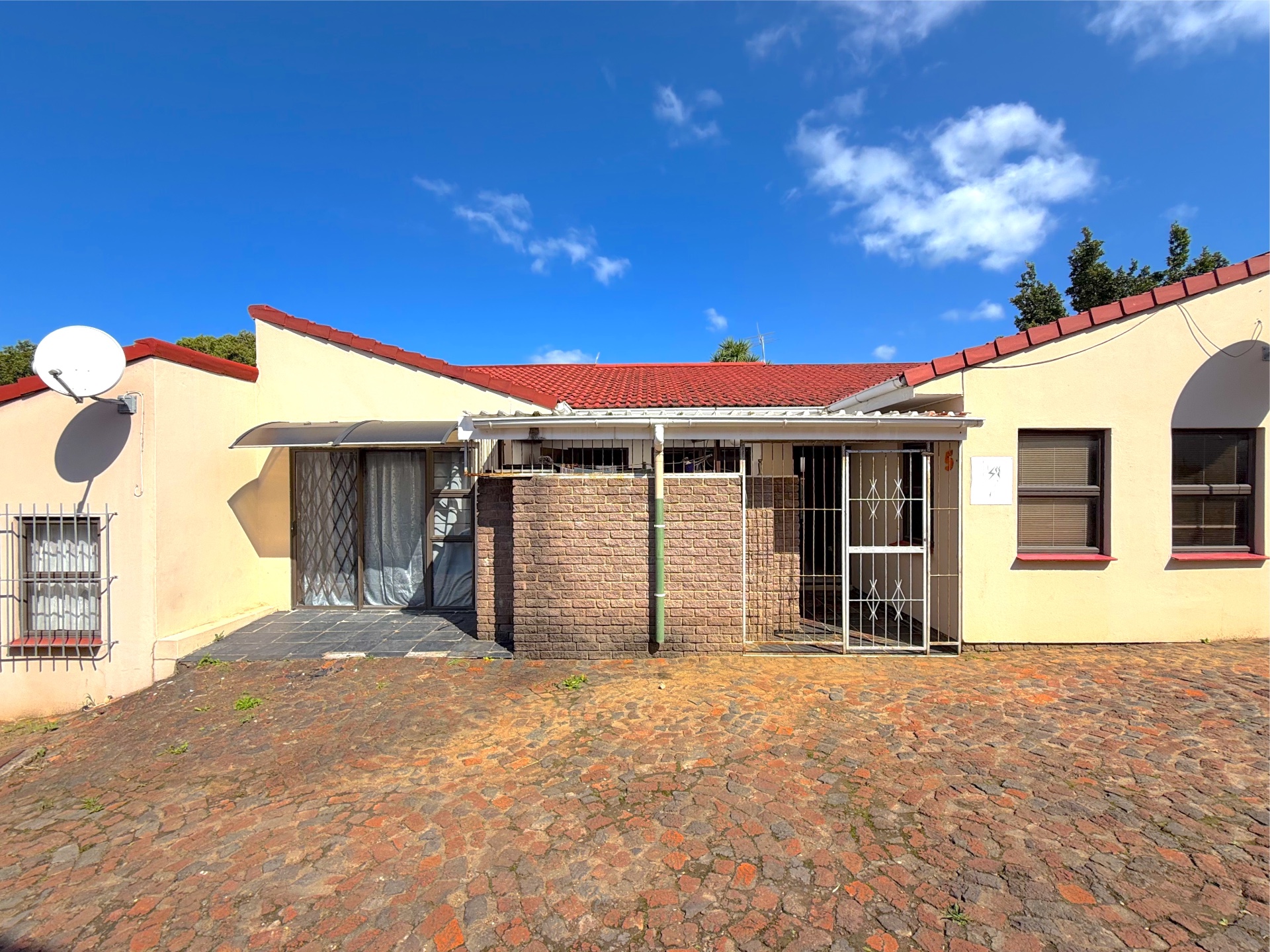 Property photograph 2