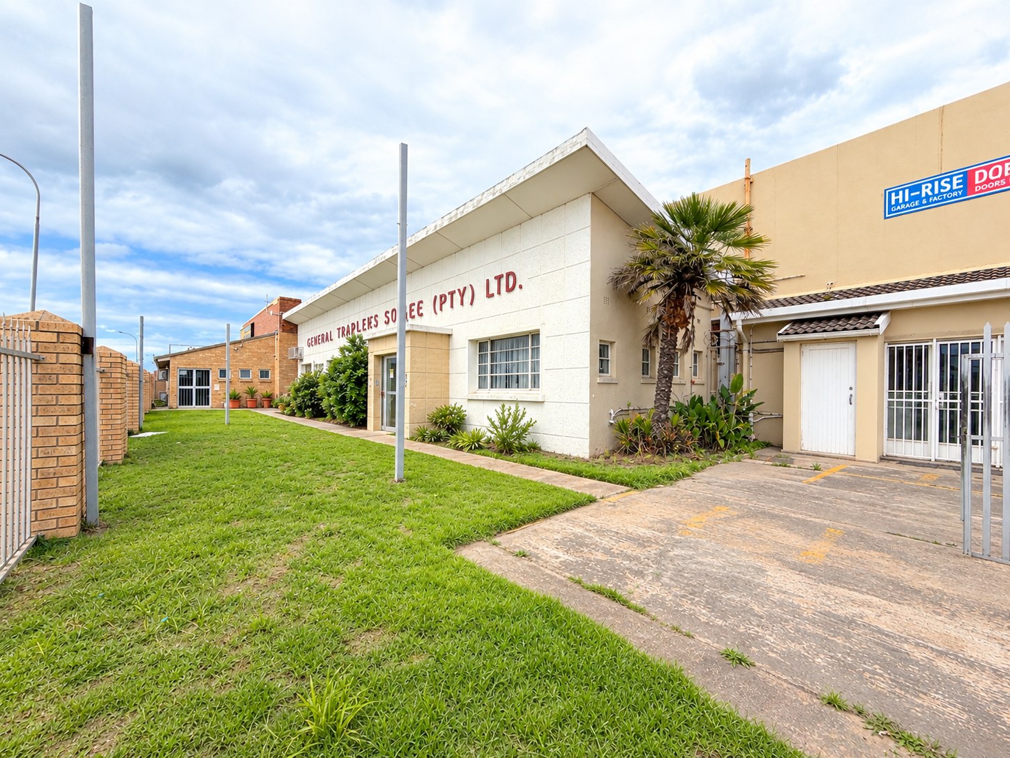 Spacious 900m² Industrial Warehouse – Ideal for Business and Distribution