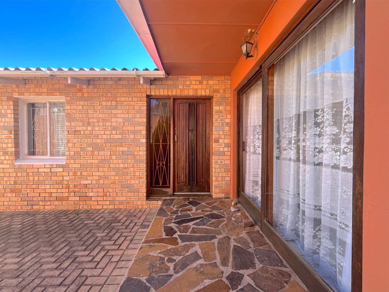 Property photograph 4