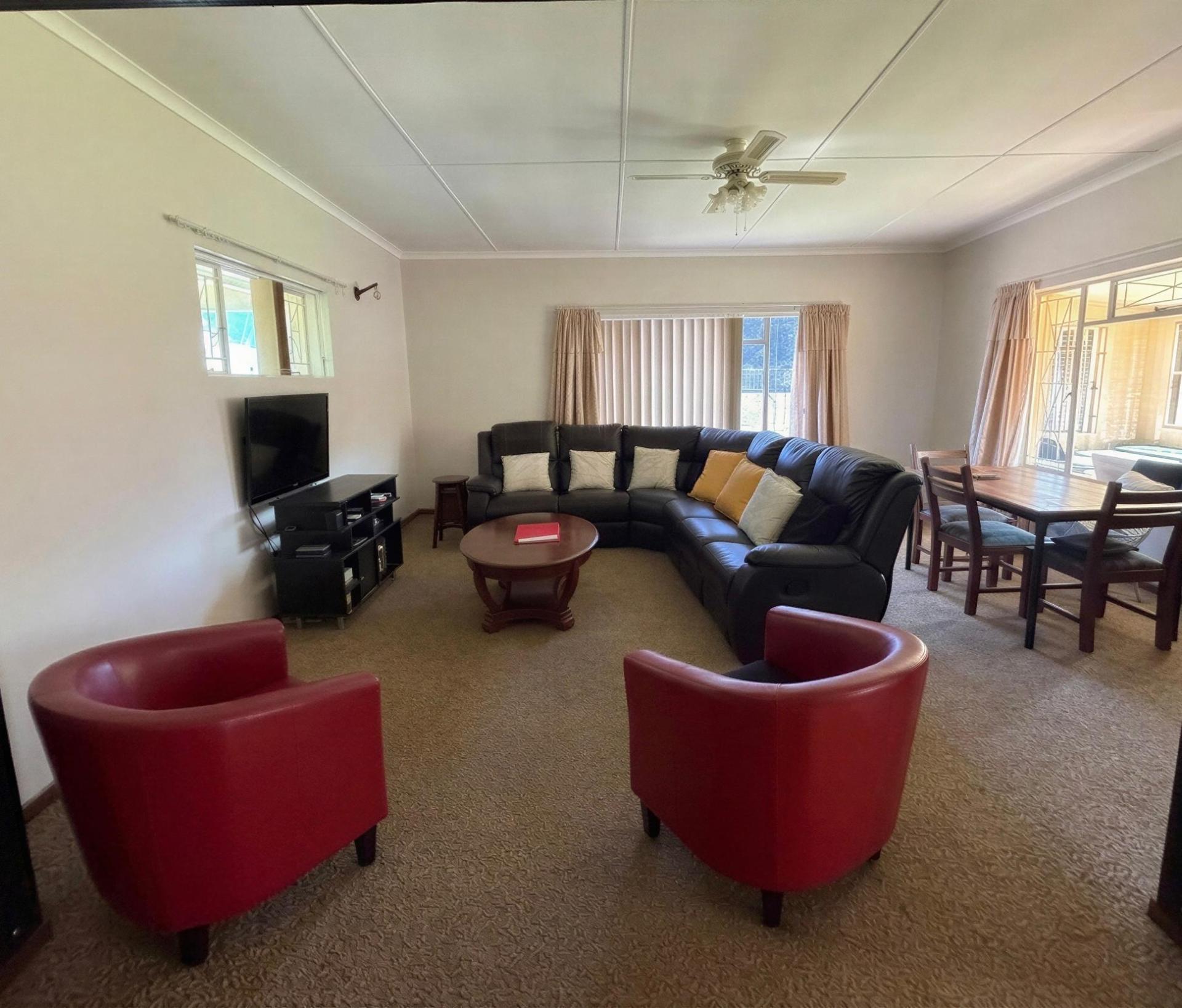 Property photograph 4