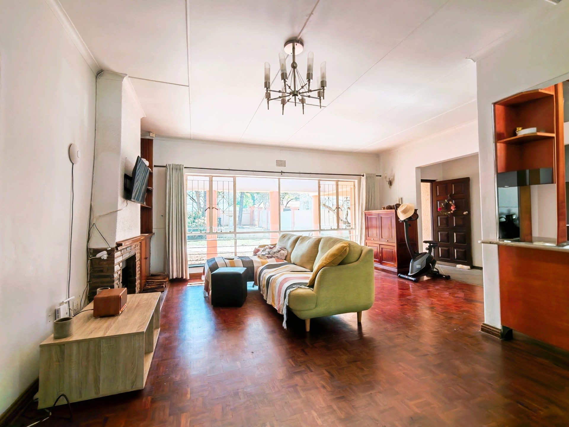 Property photograph 3