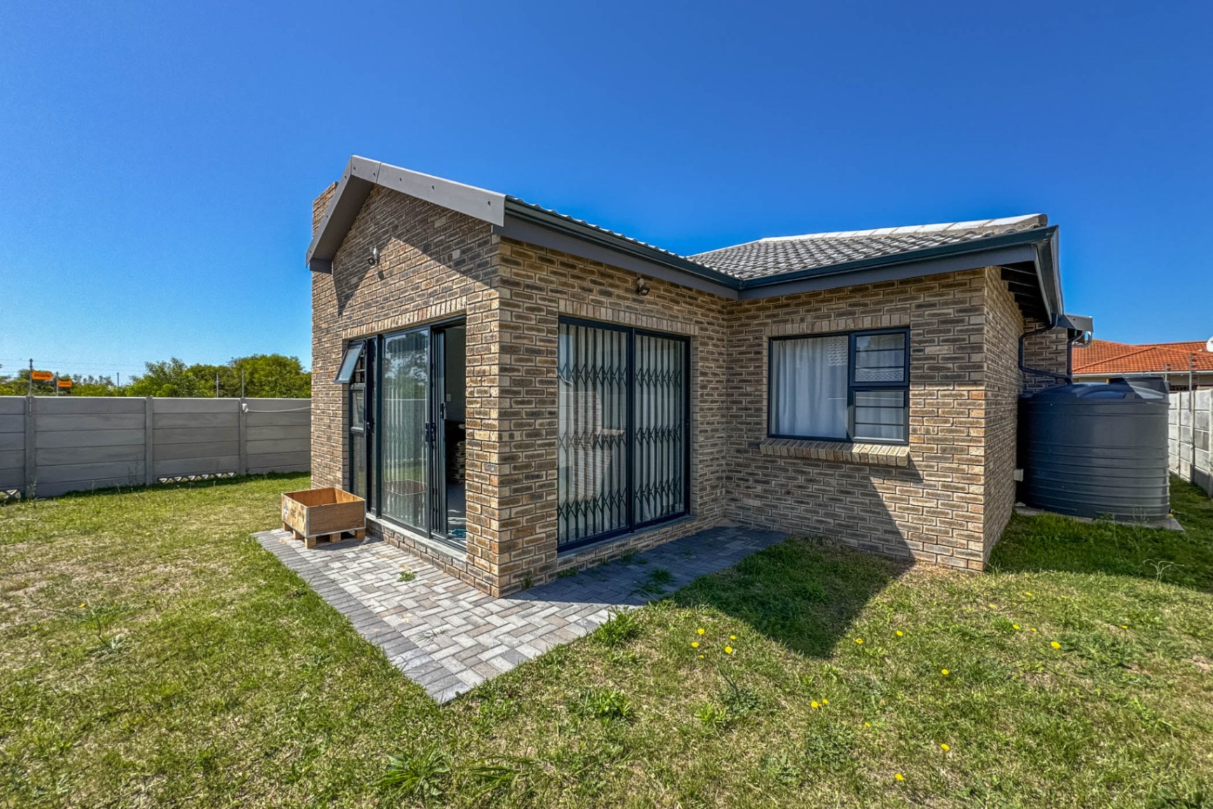 Property photograph 4