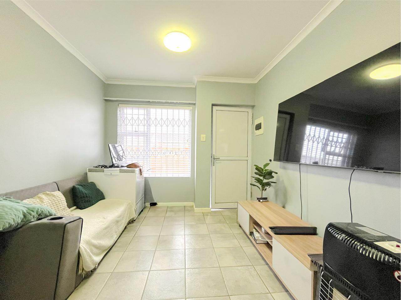 Property photograph 3