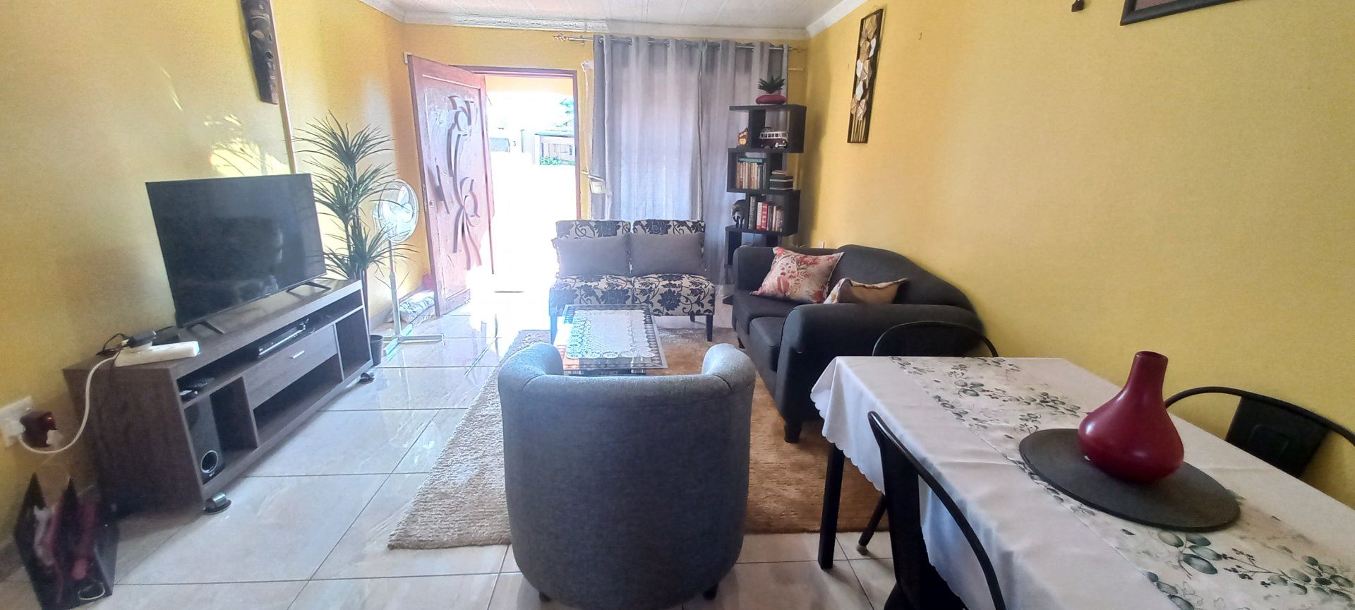 Property photograph 5
