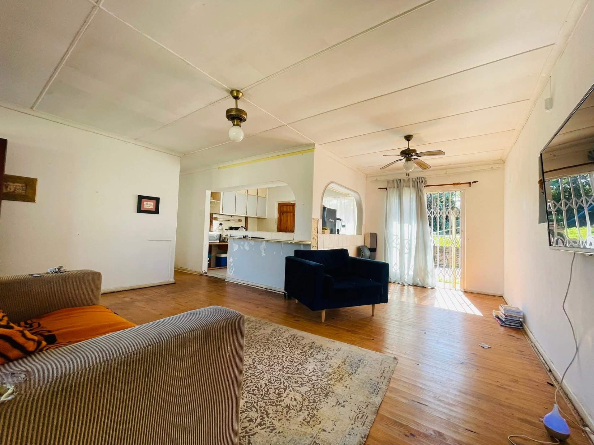 Property photograph 5