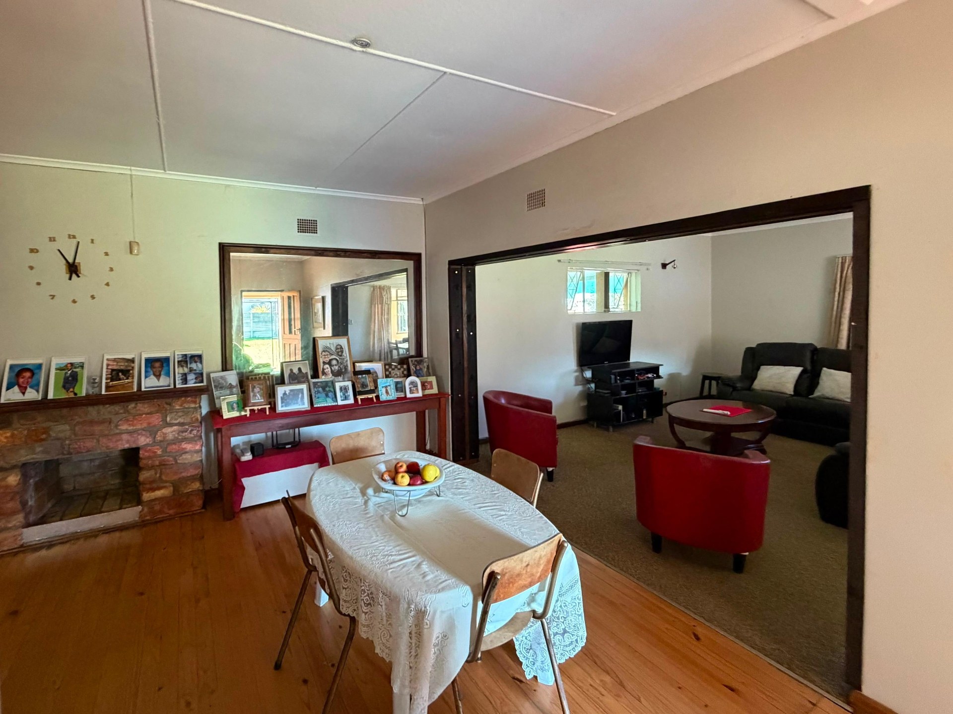 Property photograph 5