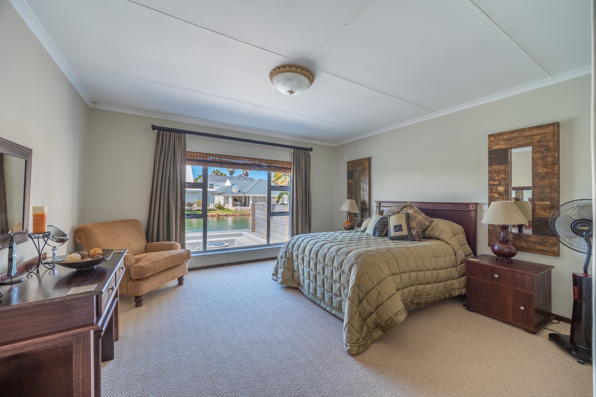 Property photograph 5