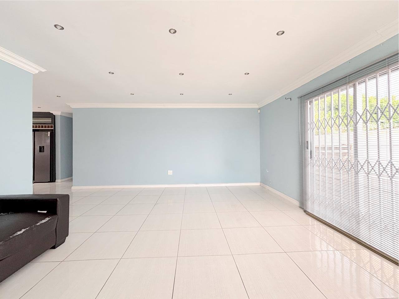 Property photograph 5