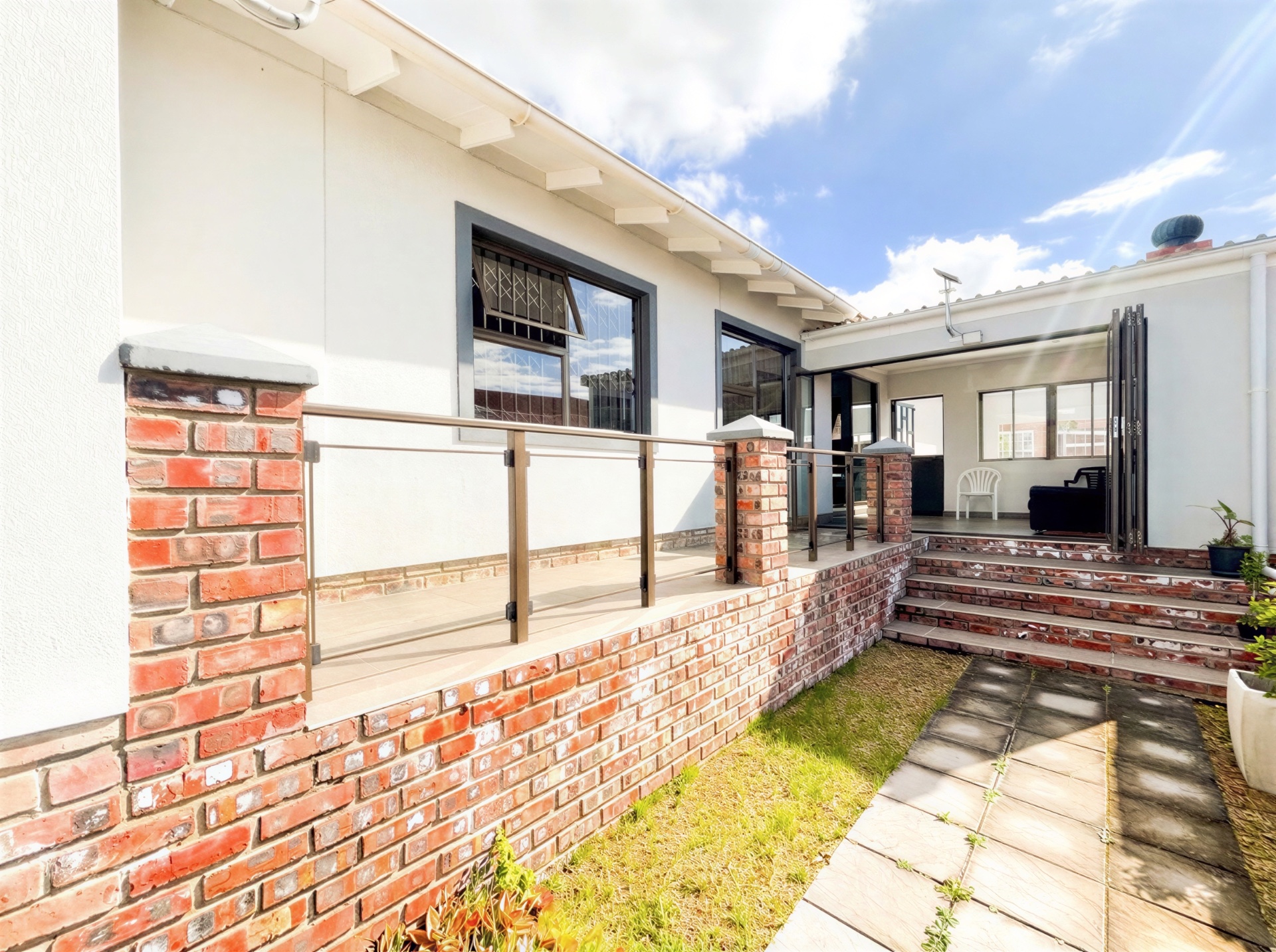Property photograph 4