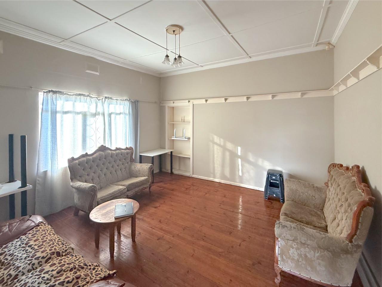 Property photograph 5