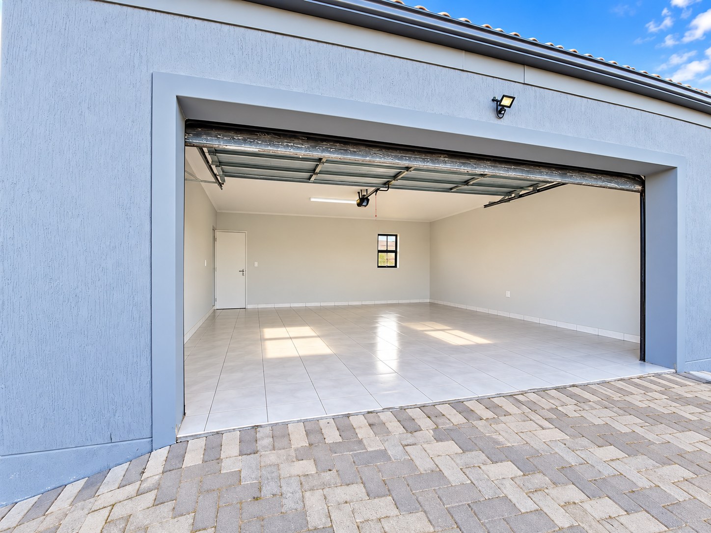 Property photograph 4