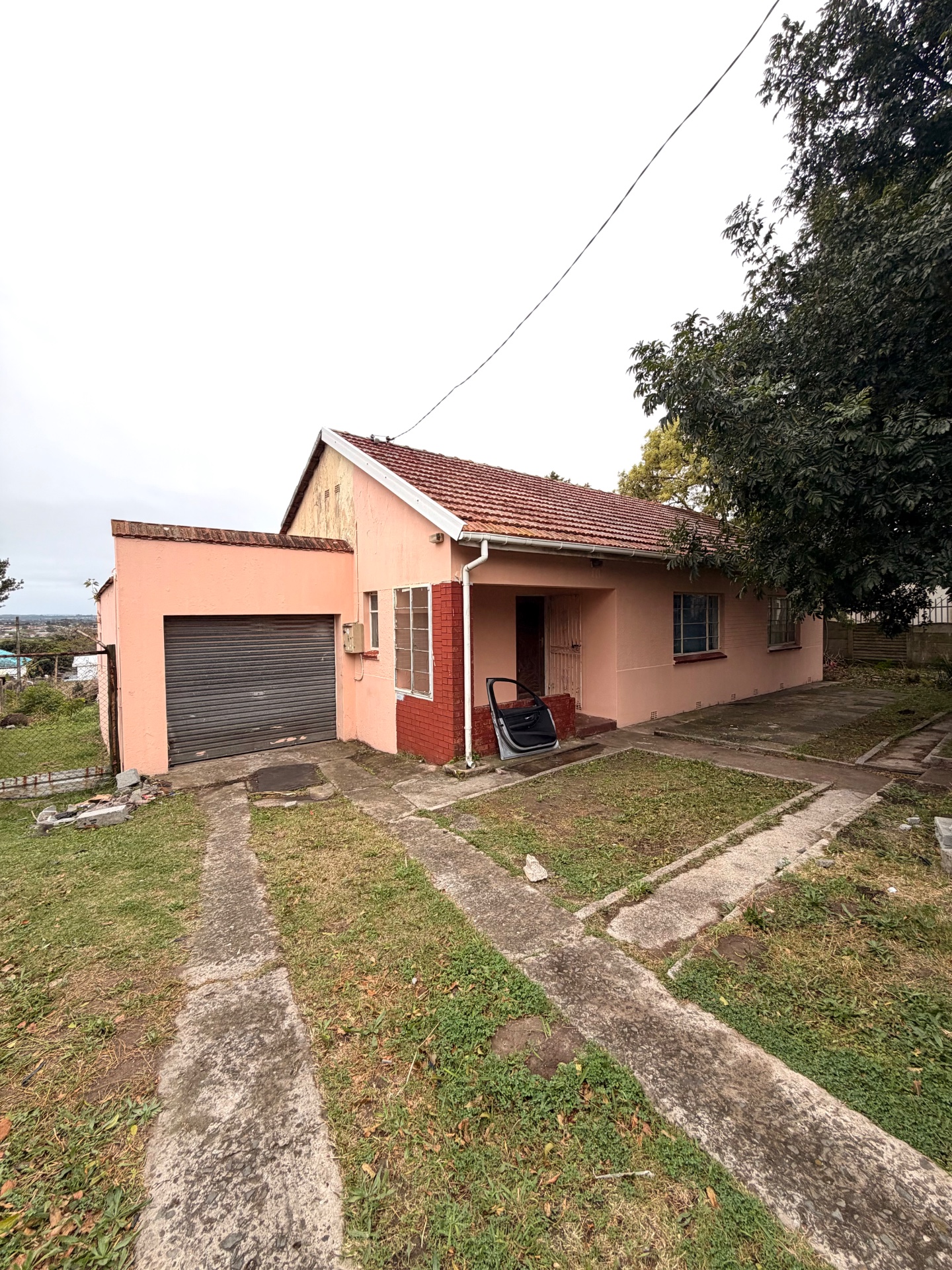 Charming Two Bedroom Home With One Bathroom And Garage In Greenfields Rental