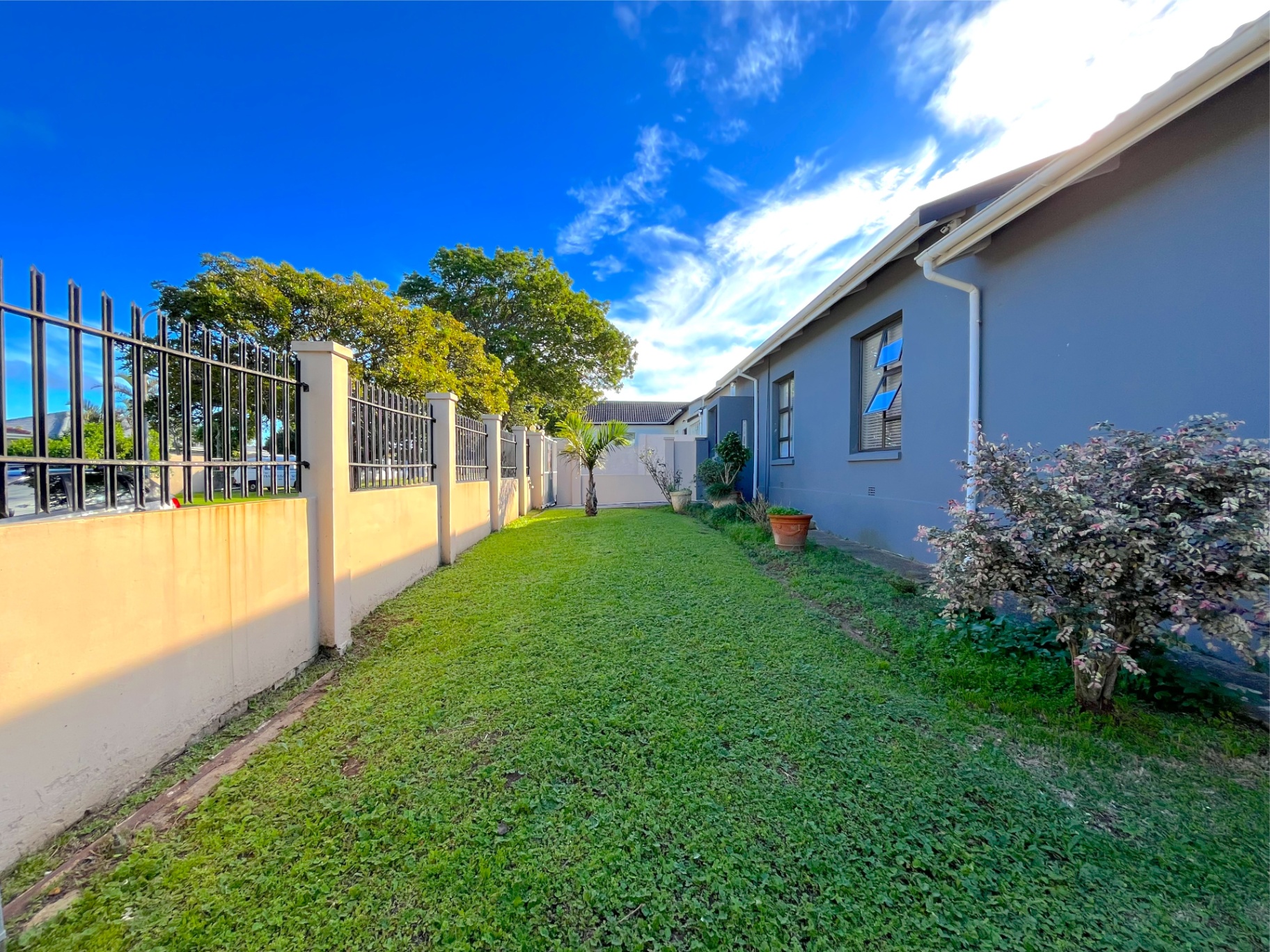 Property photograph 5