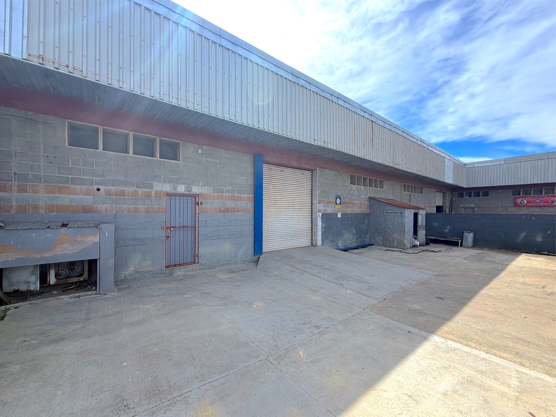 Prime Nine Hundred Square Metre Commercial Property For Sale In Fort Glamorgan