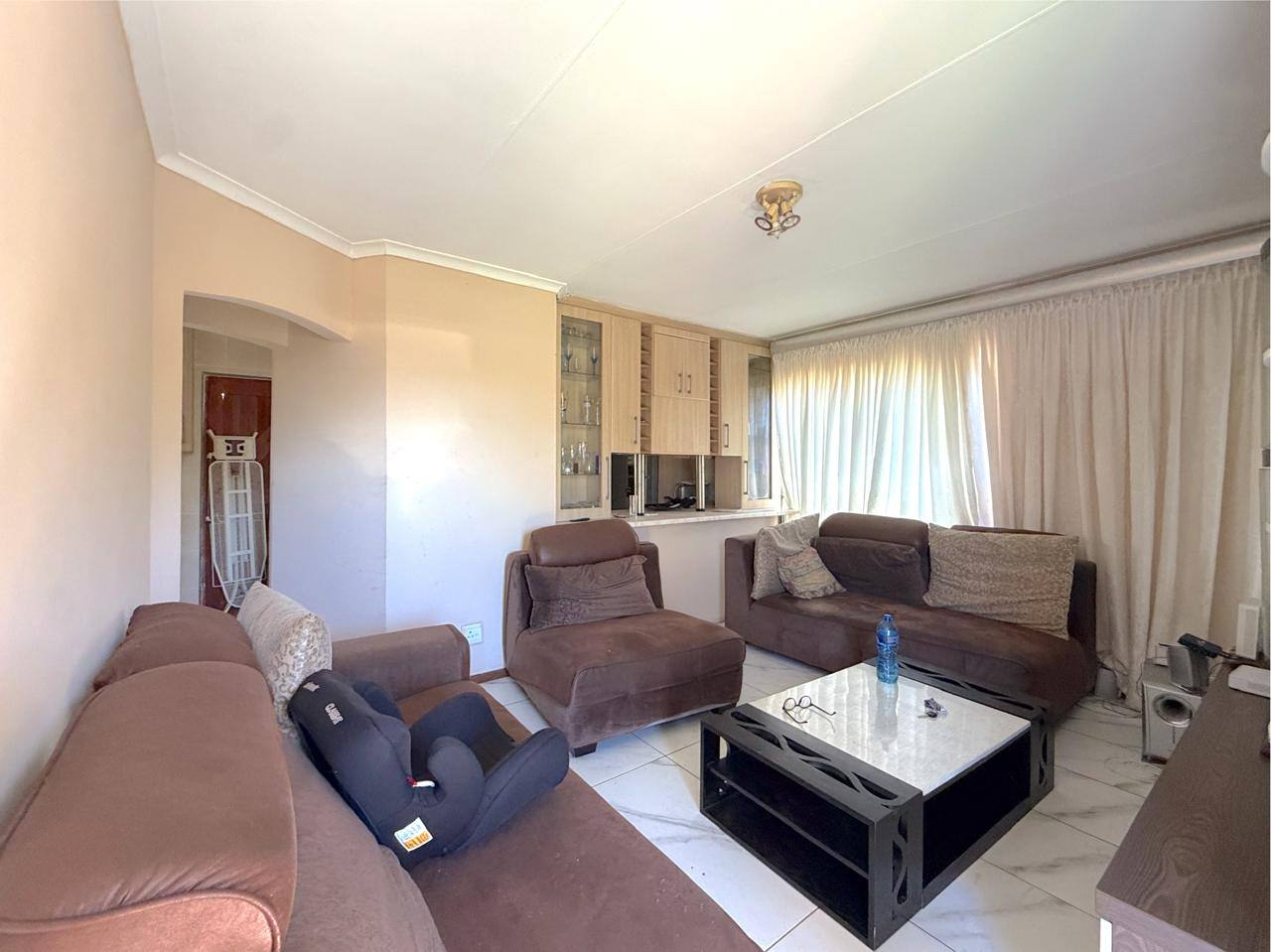 Property photograph 3