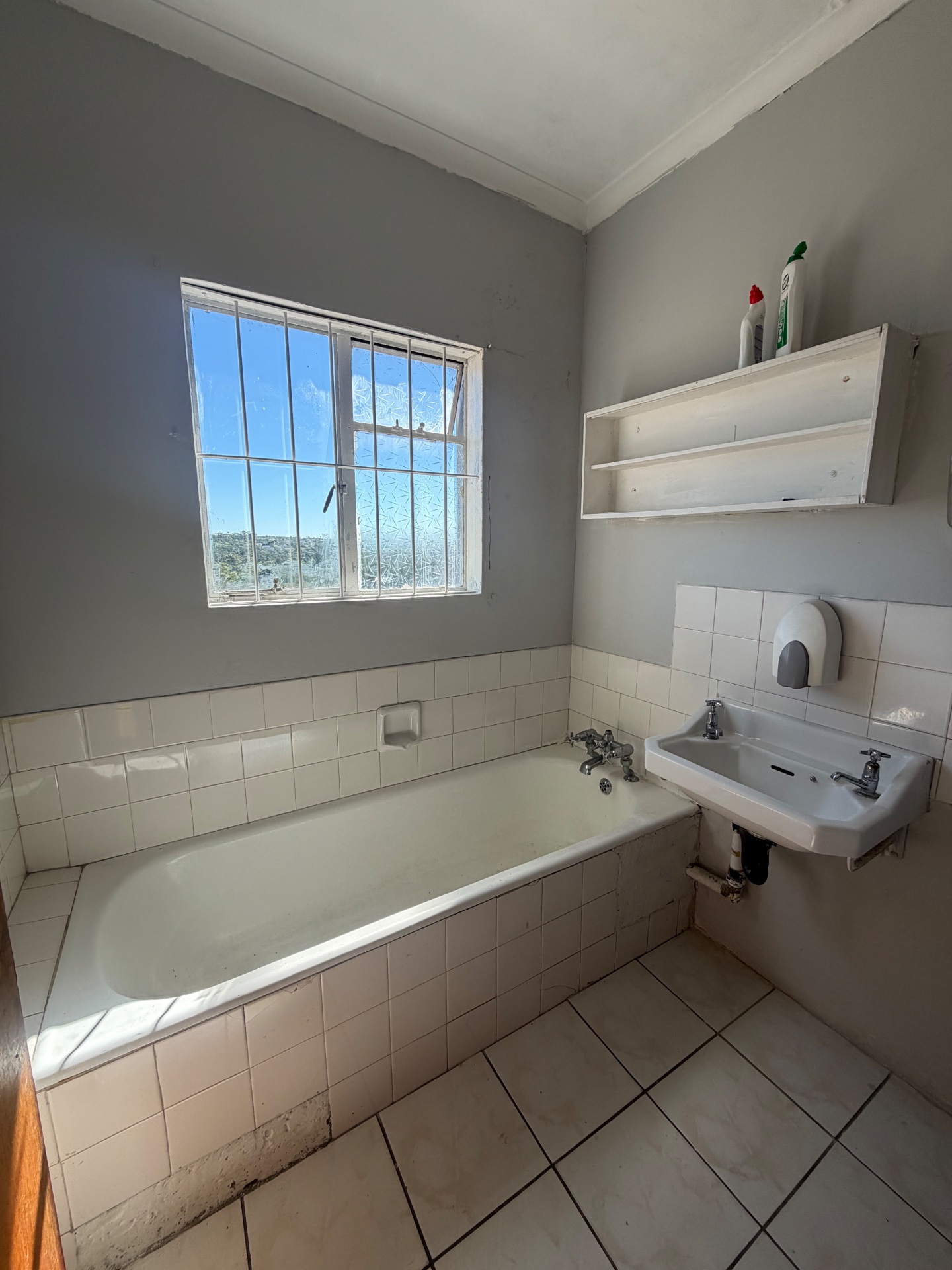 Property photograph 5