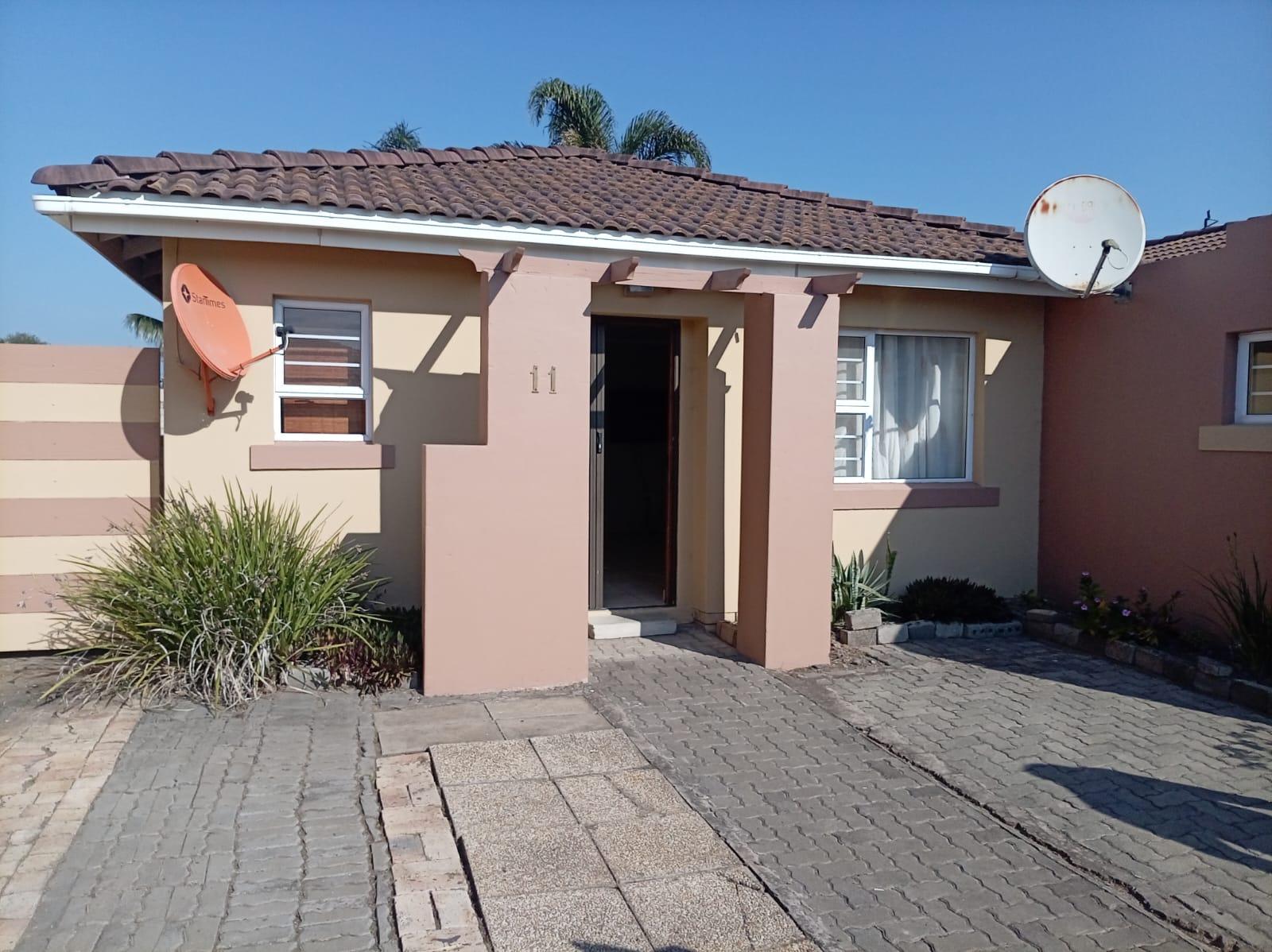 3 Bedroom, 2 Bathroom Townhouse in Amalinda