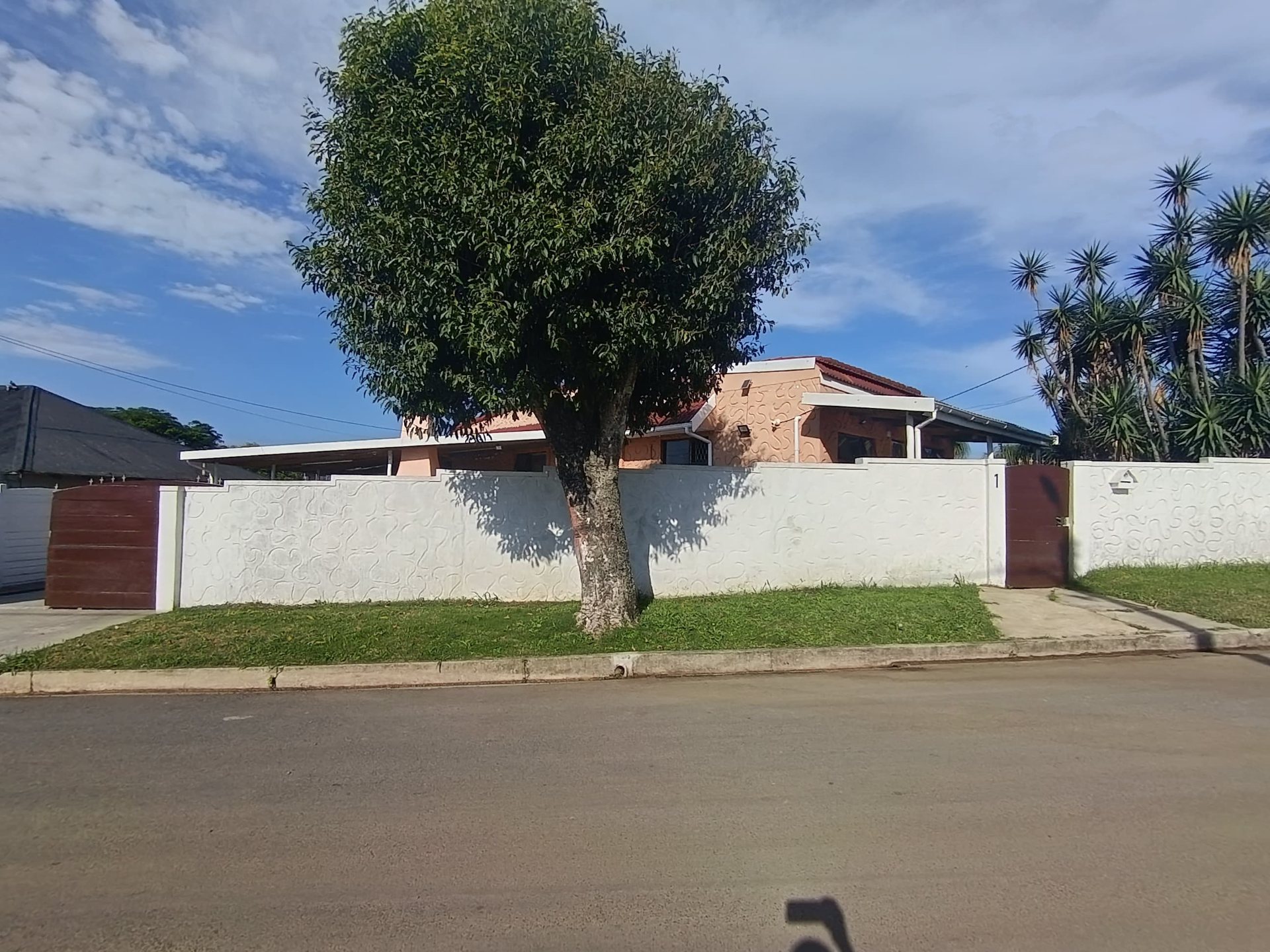 Property photograph 3