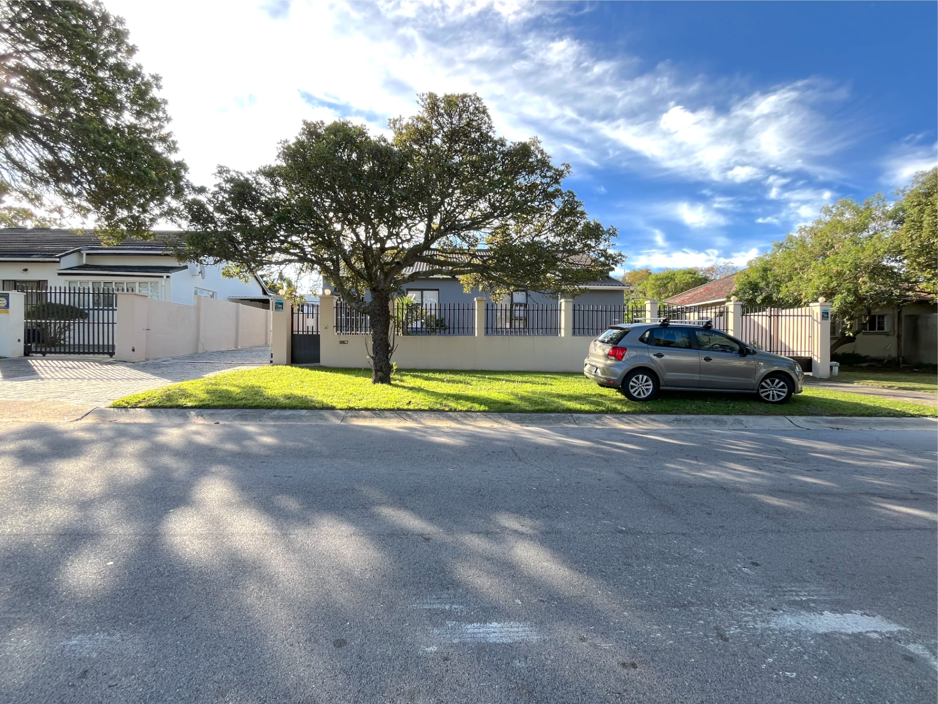 Property photograph 3